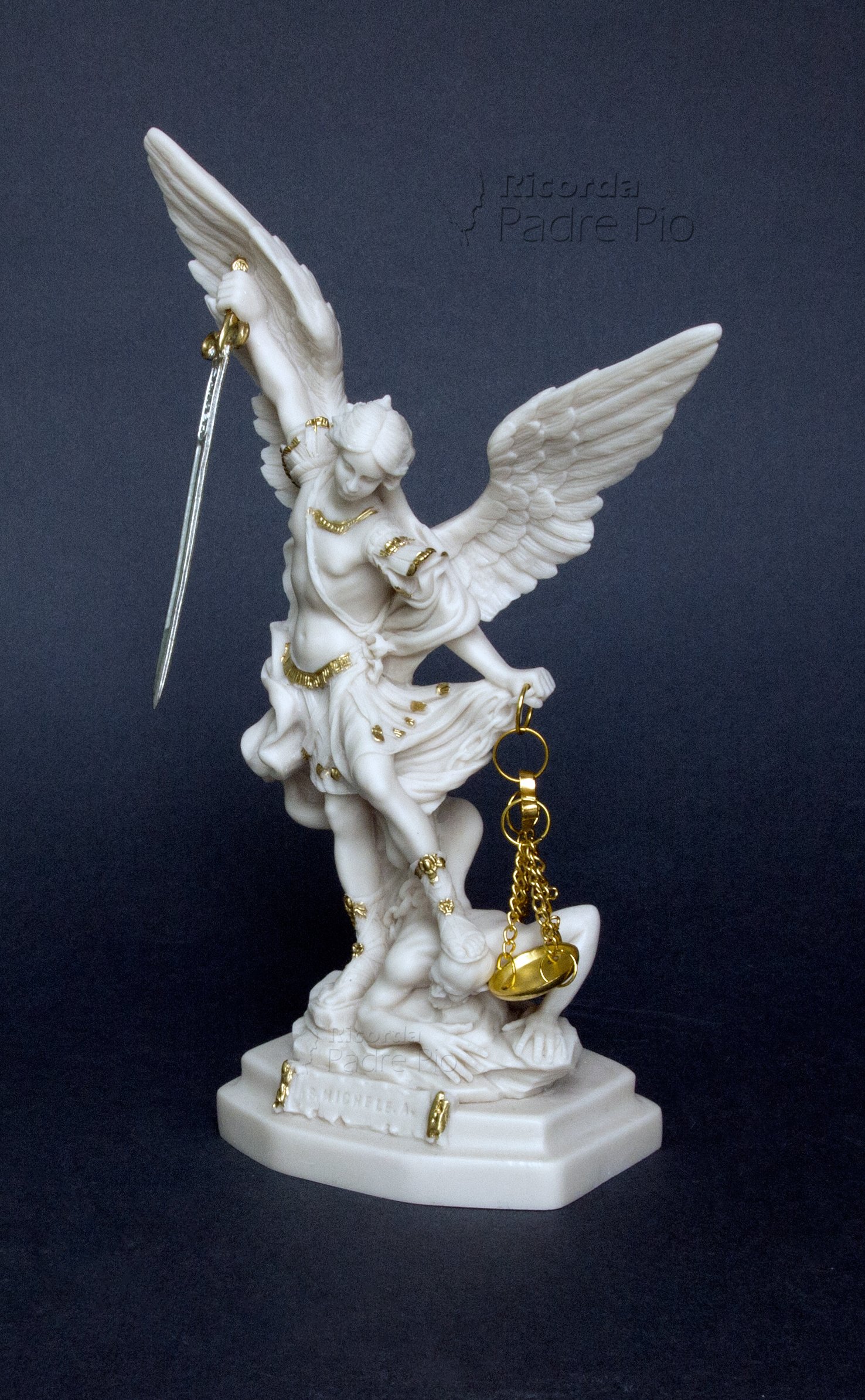 Centro Ardolino Statua di San Michele cm. 22, con spada e bilancia in resina