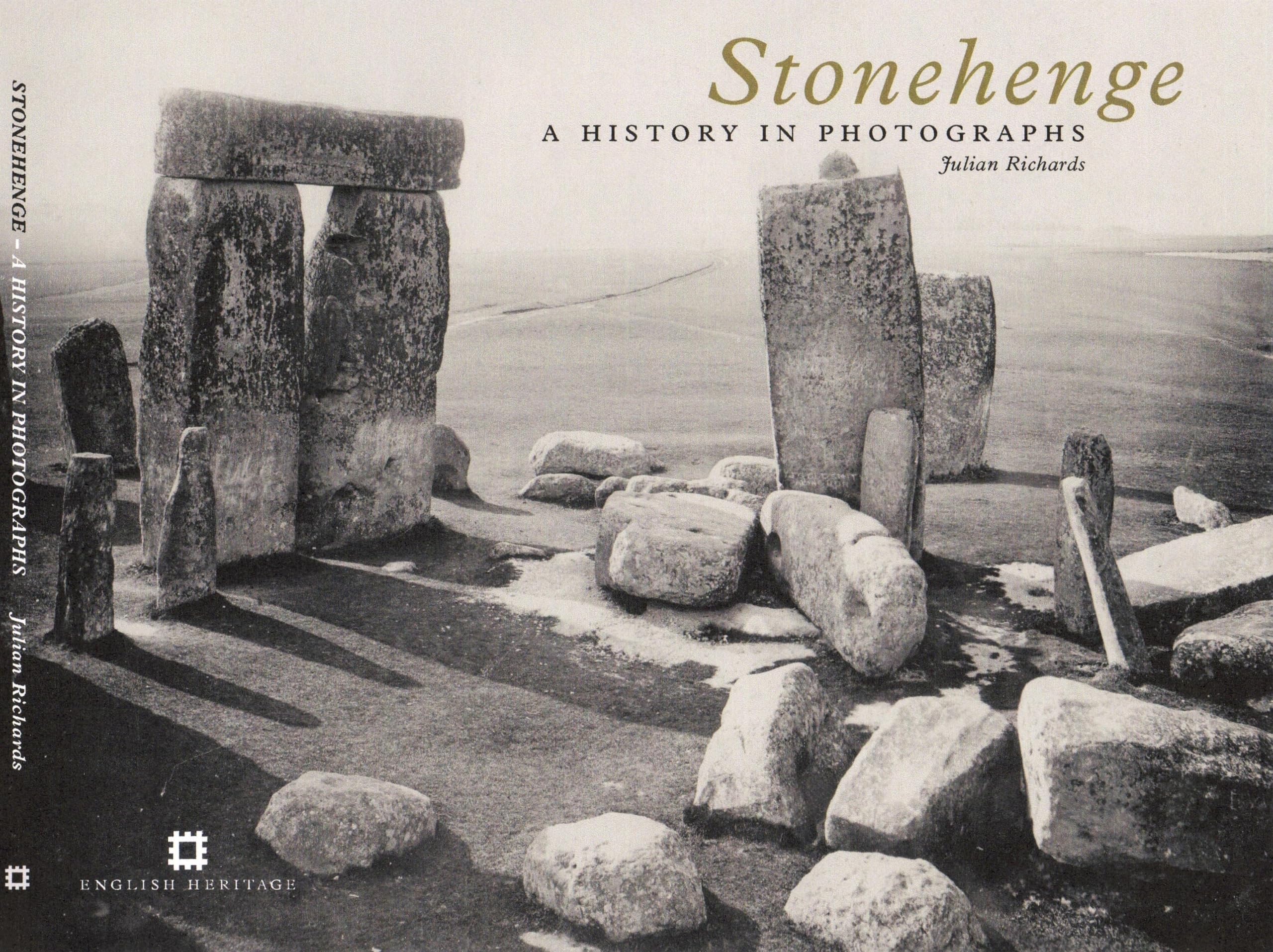 Stonehenge – A History in Photographs Richards Paperback 9781848022652