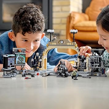 LEGO® DC Batman™ Batcave™: Riddler™ Match 76183 – GOTHAM CITY™ Batcave Creative Toy Making Set for Kids Who Love Superheroes (581 Pieces)