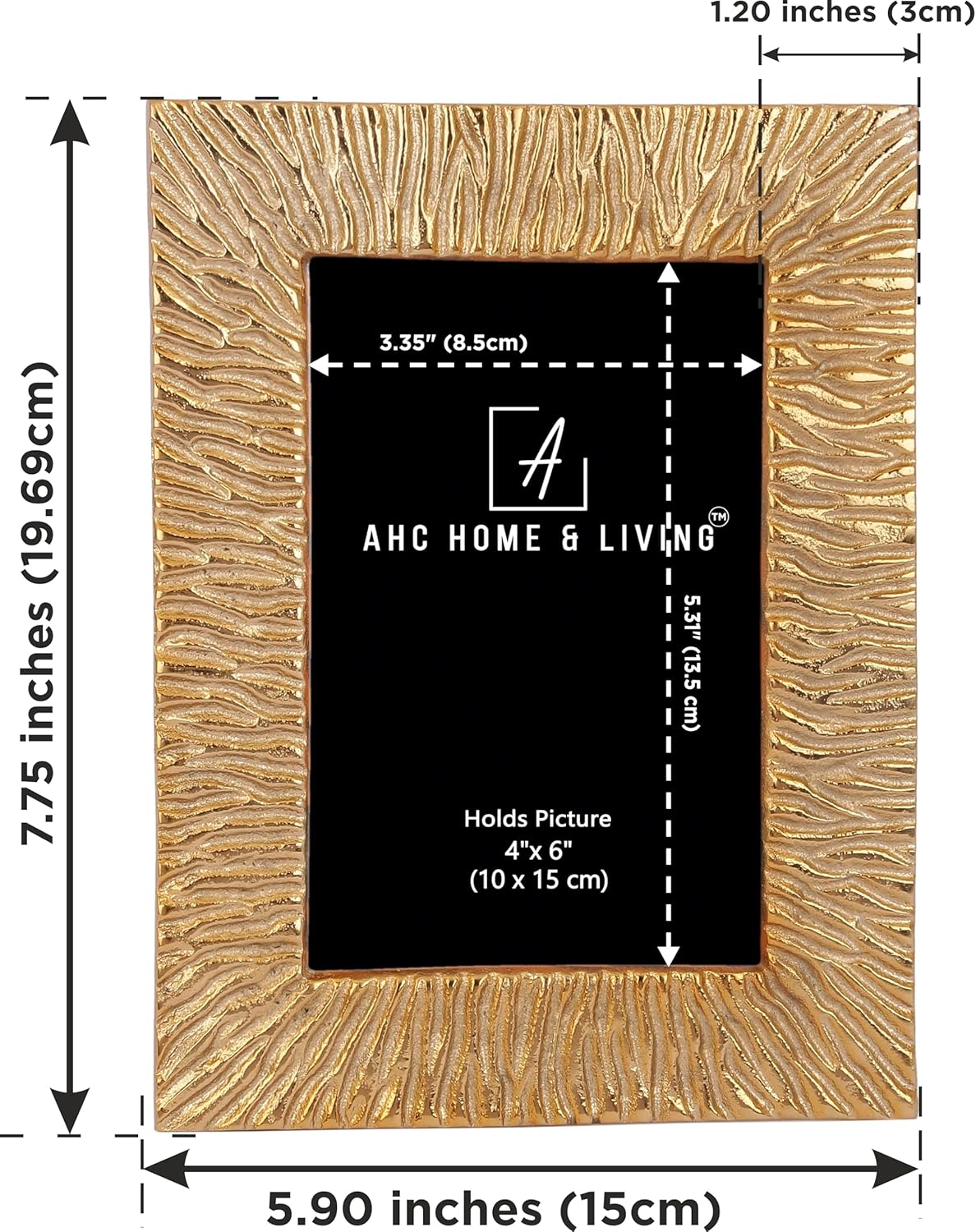 AHC HOME & LIVING Merry Christmas Picture Frame - Elegant 4x6 Metal Winters Textured Design for Tabletop & Wall Display - Ideal for Christmas and Holiday Decorations - Fits 4x6 Photos - Gold