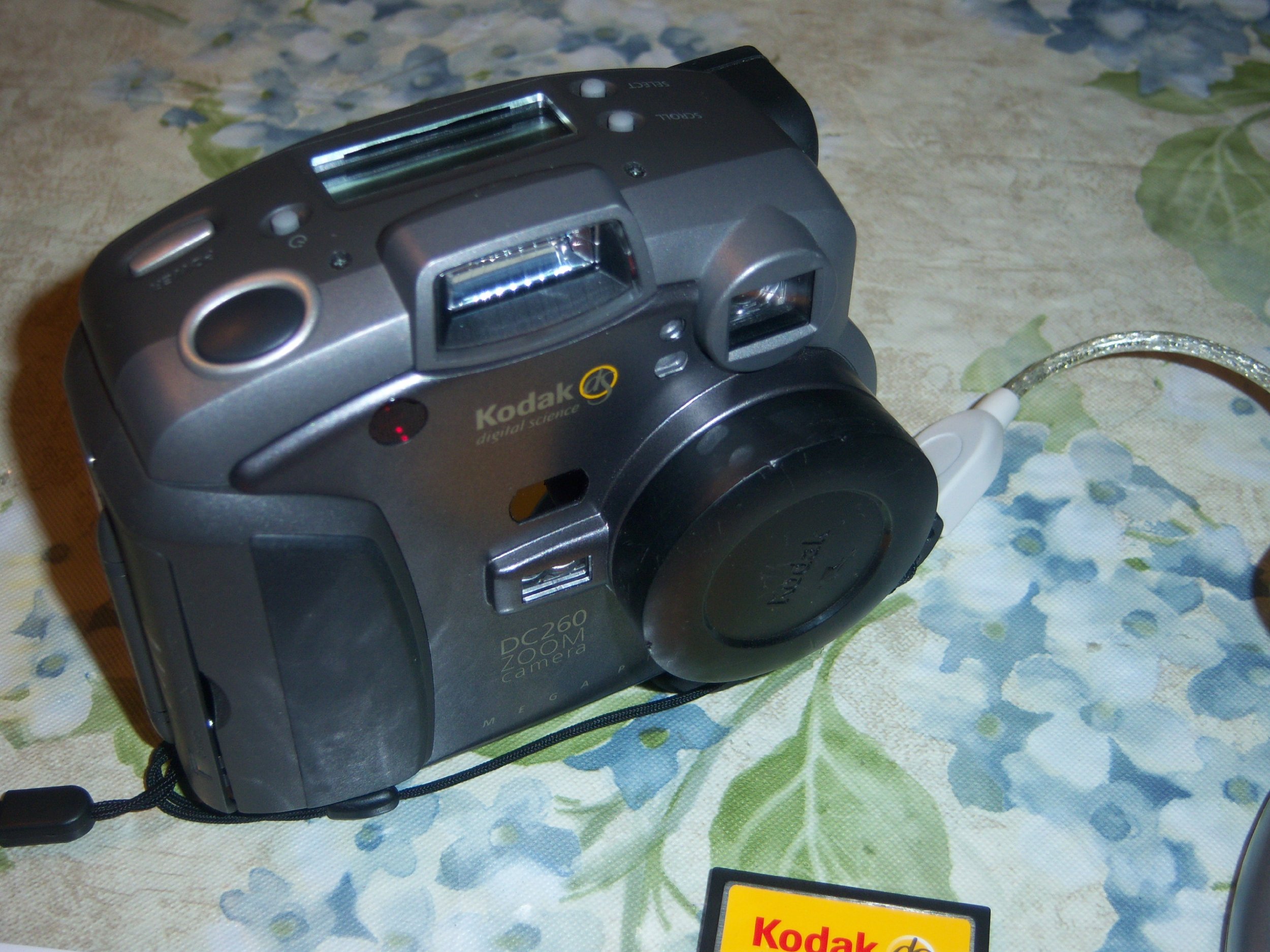 Kodak Câmera digital DC260 1,6 MP com zoom óptico de 3 x | Amazon