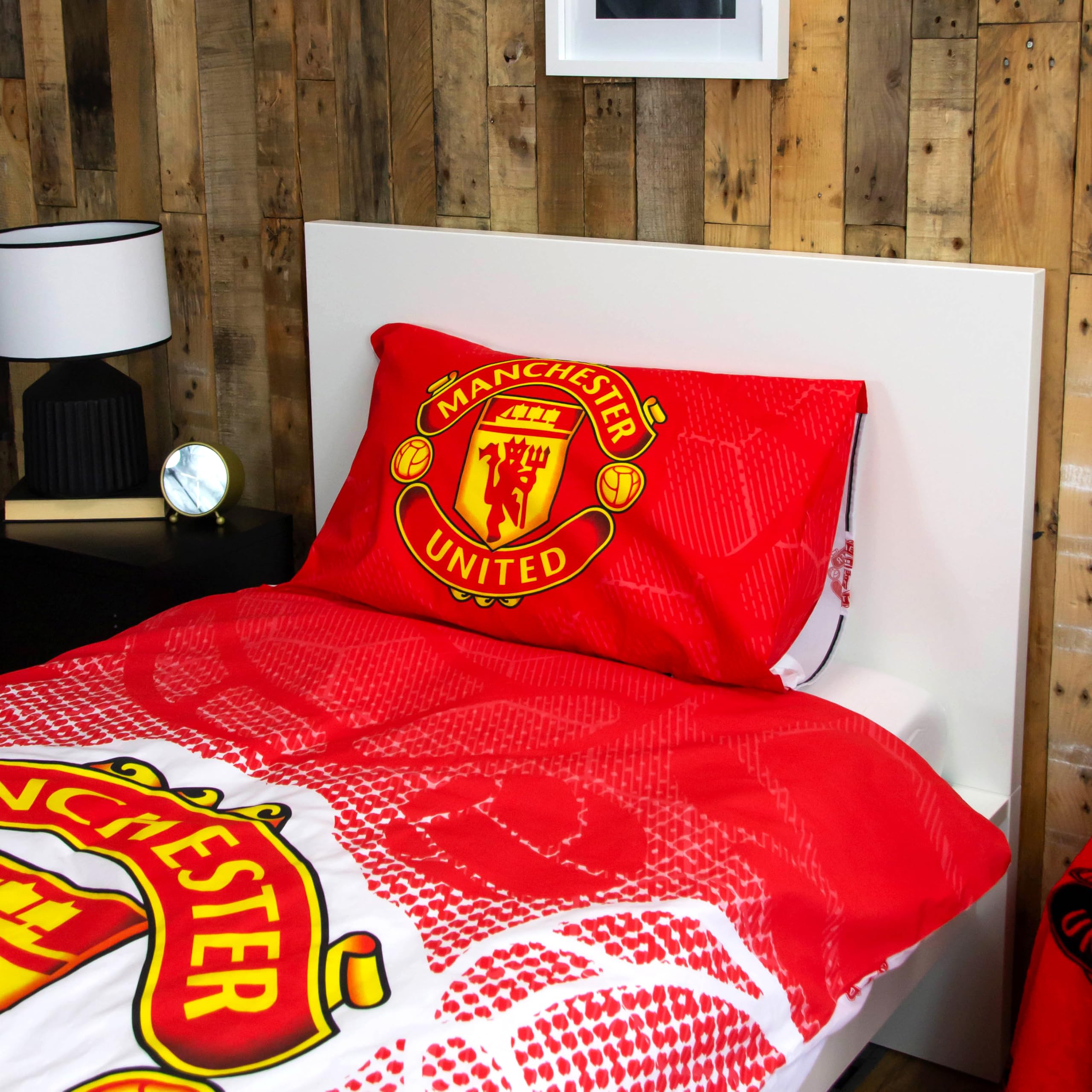 Manchester United FC Oficjalny zestaw poszewek na kołdrę Character World, wzór herbu, czerwona, dwustronna, piłkarska, oficjalny produkt, w tym pasująca poszewka na poduszkę