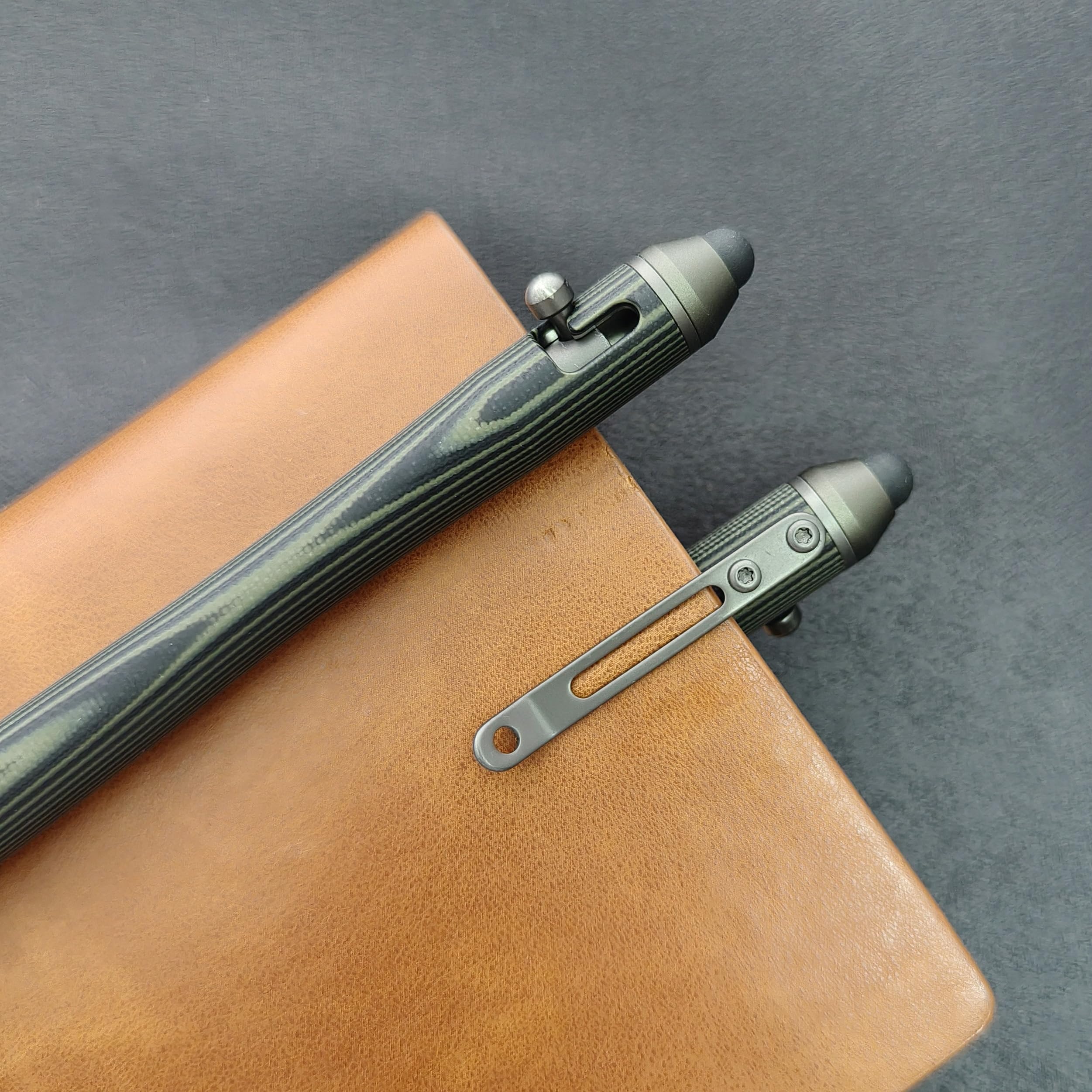 Cool Hand 5374-G Bolzen-Action-Stift, EDC-Kugelschreiber, nachfüllbar, Stylus für Touchscreen, G10-Körper mit Taschenclip, ergonomischer Griff, mit kostenloser Nachfüllung, 5,7 Zoll