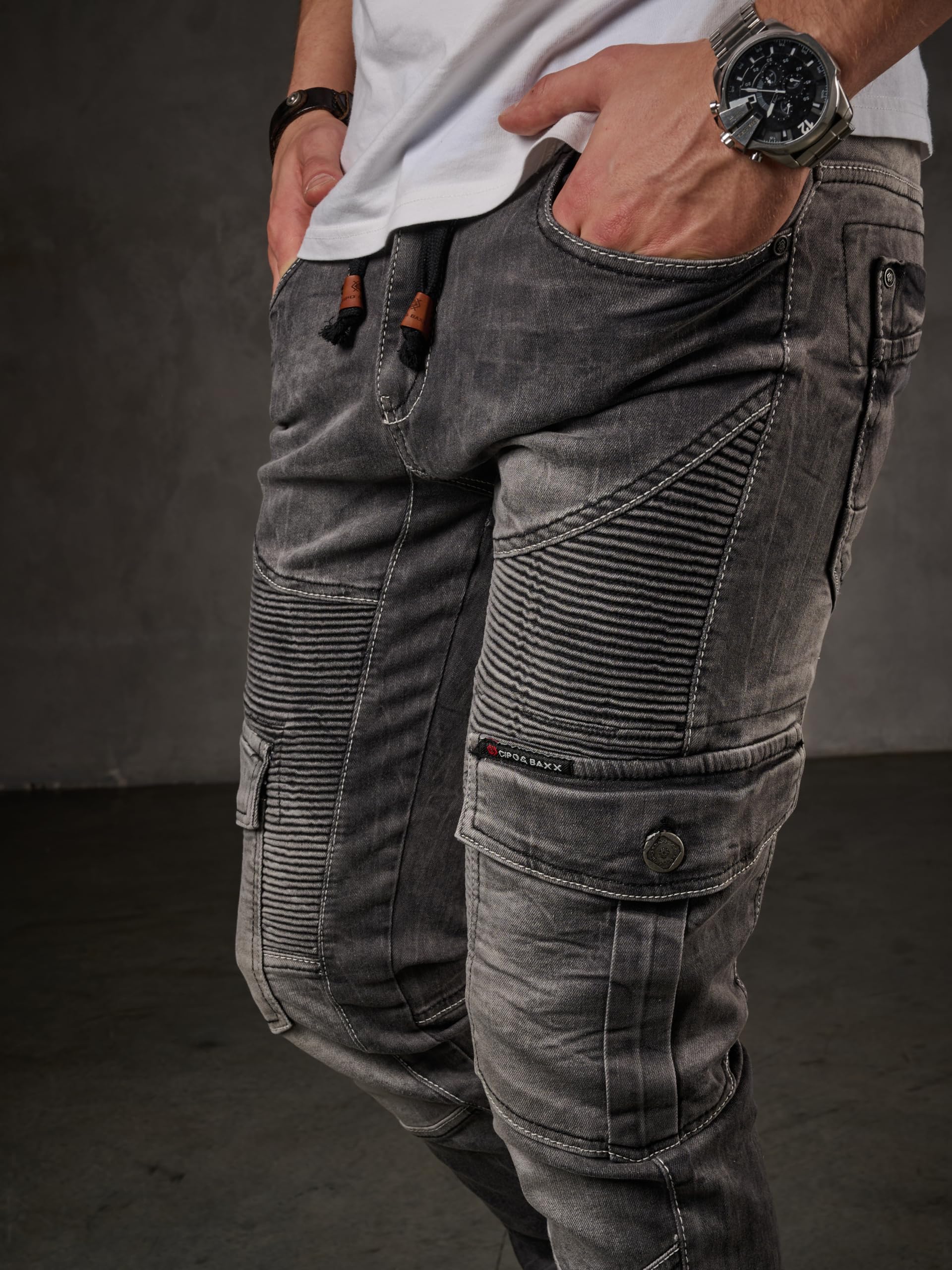 Cipo & Baxx Herren Cargohose | Biker Streetwear Denim | Cargotaschen, Reißverschluss Detail, Stretch | mit trendigem Muster