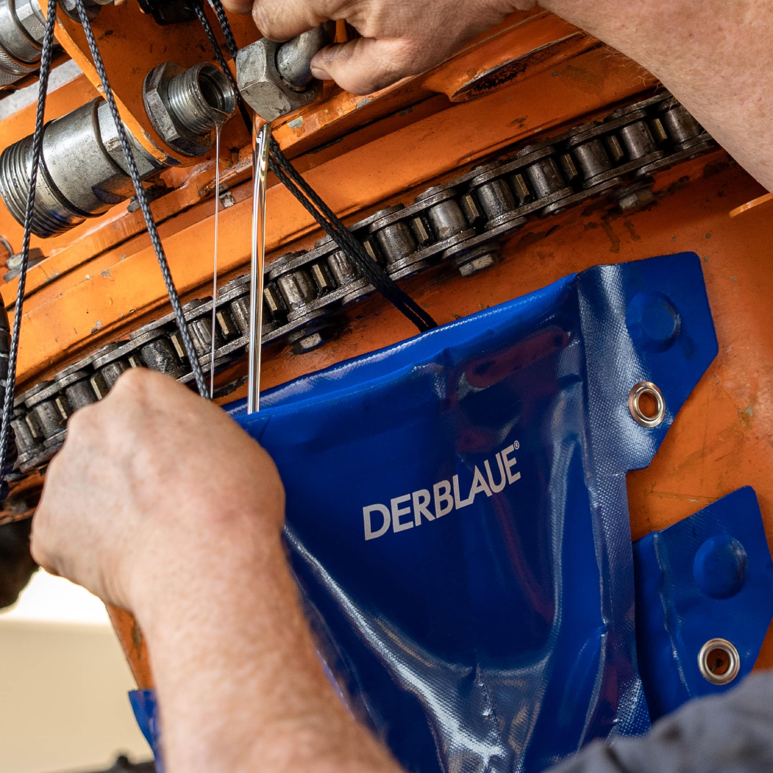 DERBLAUE® Embudo flexible flexible, conexión de 3/4 pulgadas, imanes y ojales para colgar | Para llenar y vaciar líquidos, lados maleables, 3 pestañas con imanes y ojales, tapa de cierre, conector de ¾ pulgadas