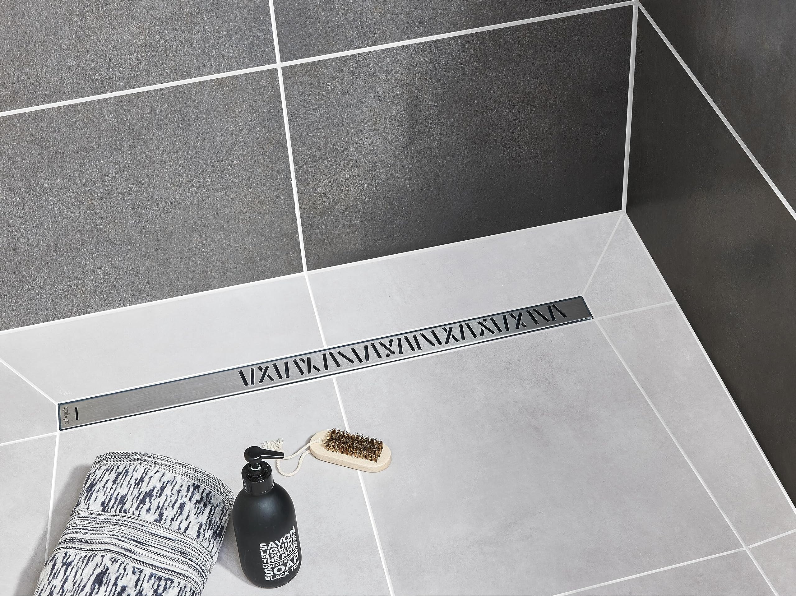 Wirquin 30723954 Caniveau de Douche Venisio Grille Mikado Chromé 70 cm | Grille inox, débit 60 L/min, installation facile, anti-odeurs, entretien facile