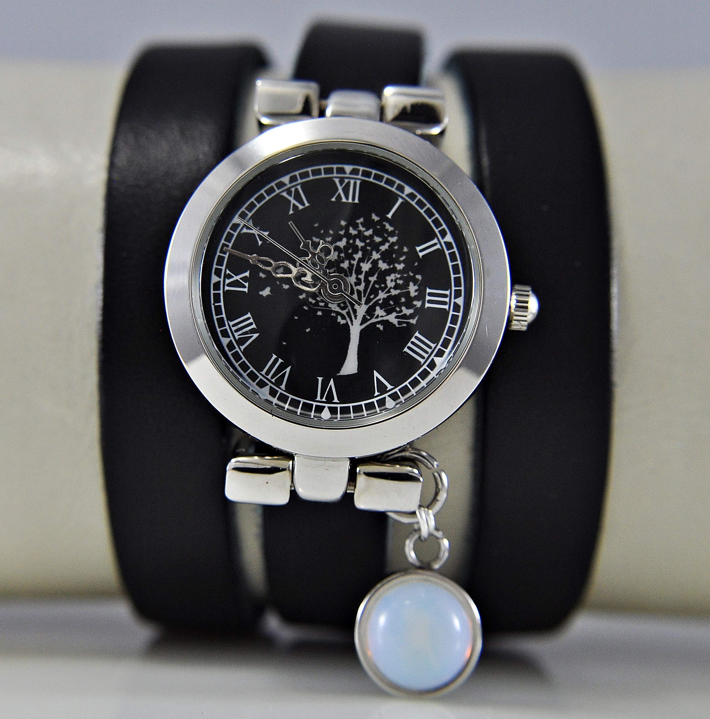 Bezaubernde Damen-Armbanduhr mit Schmetterlingsbaum - Schwarz - Uhr - Silber - Edelstein - Opal - Geschenk für Sie - Schmuck-Geschenk - Handmade Geschenk - Personalisiert