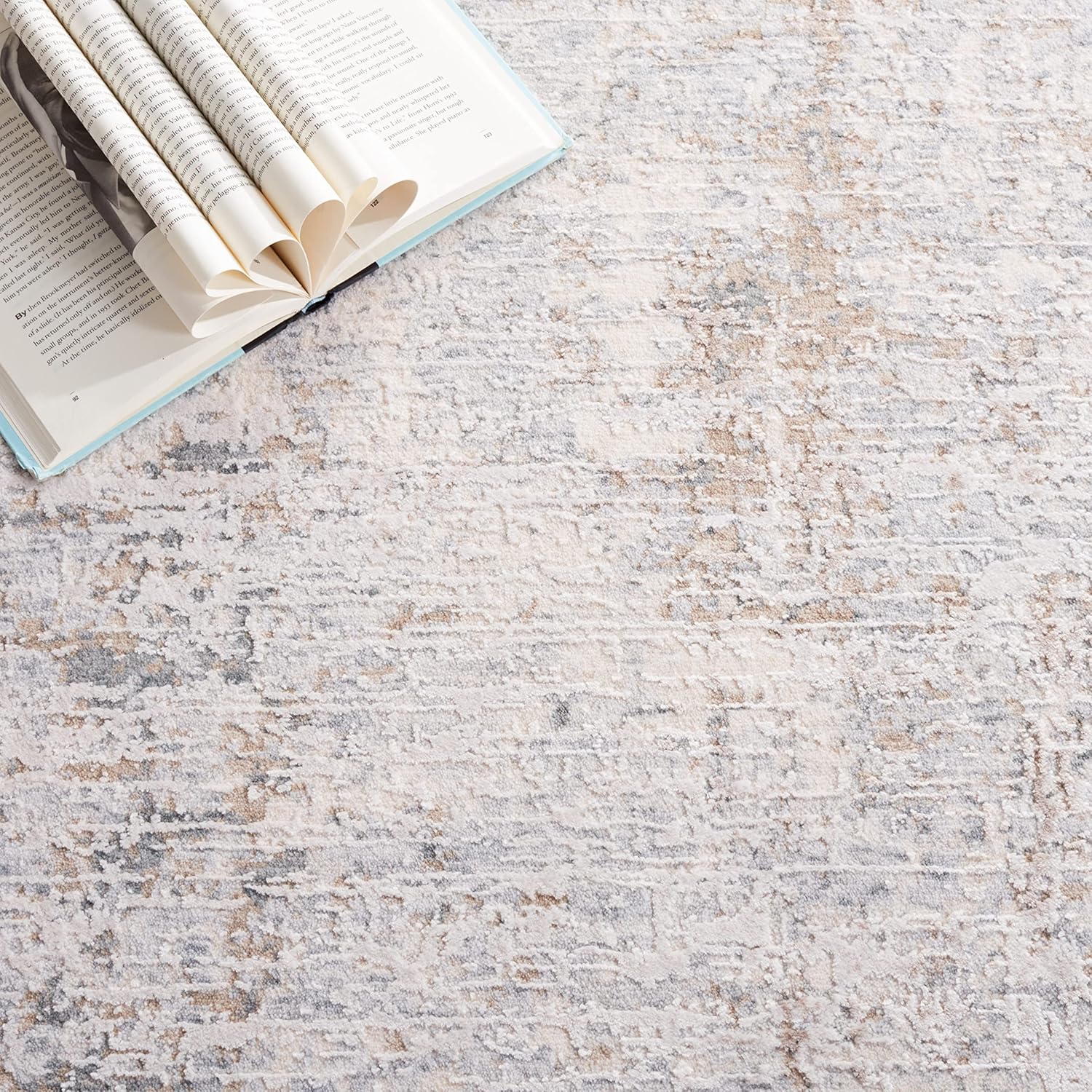 SAFAVIEH Marmara Collection Accent Rug - 4' x 6', Grey & Beige Blue, Modern Design, Non-Shedding & Easy Care, Ideal for High Traffic Areas in Entryway, Living Room, Bedroom (MRM312F)