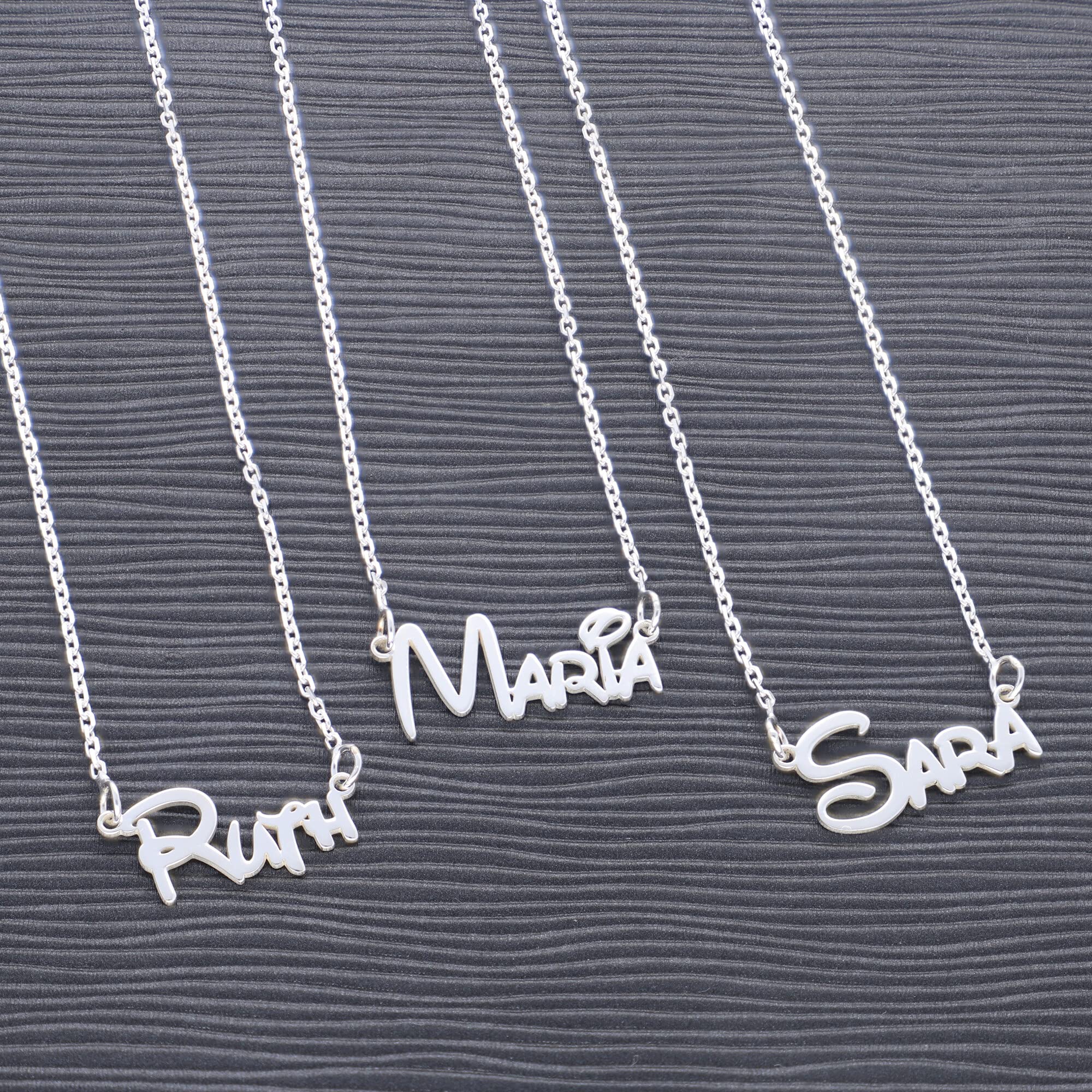 Colgante Personalizado con Nombre - Plata de Ley 925/1000 para Mujer – Collar Artesanal con Cadena Ajustable - Hecho en España (Modelo Funny, Plata de Ley)