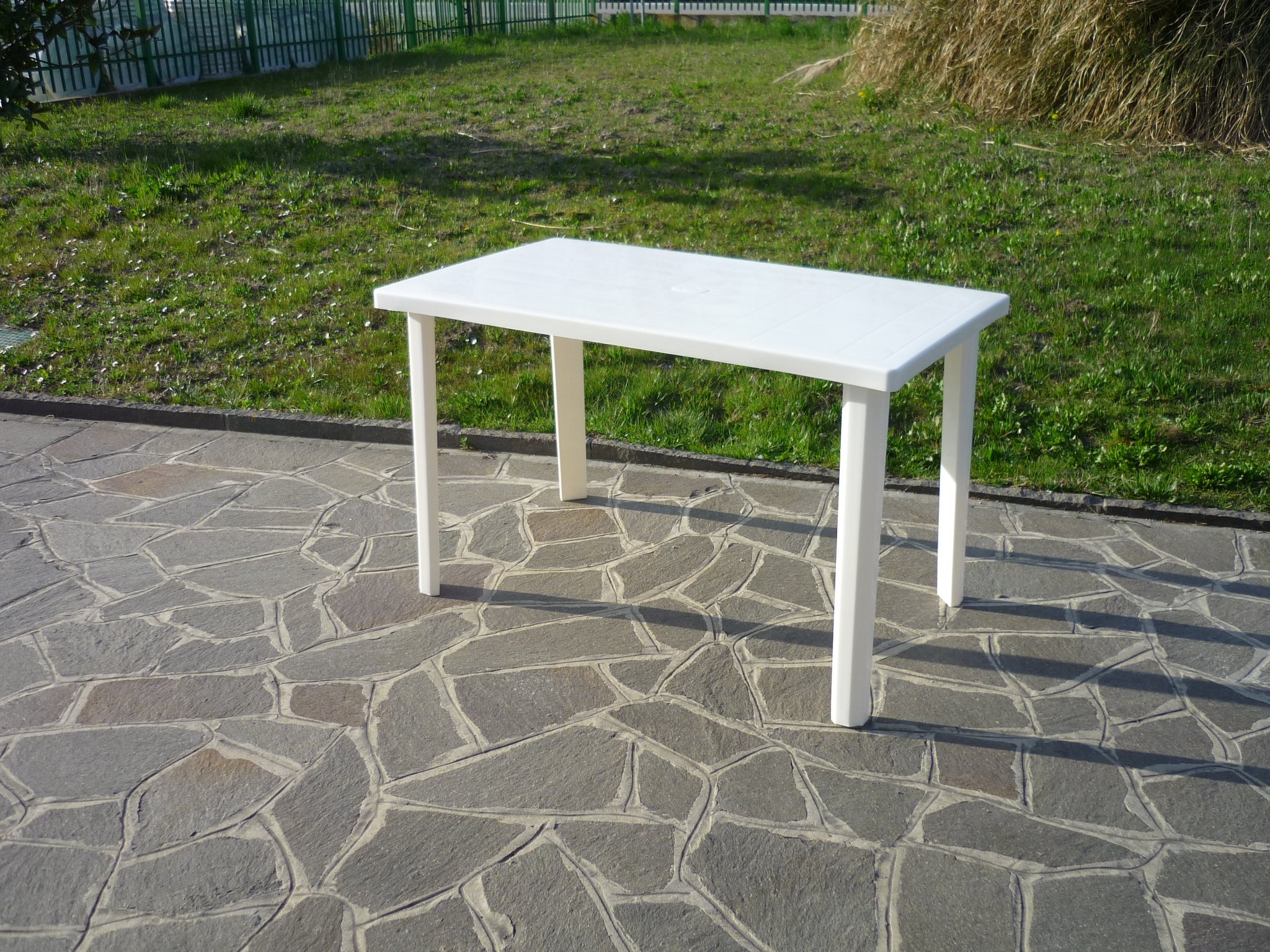 TAVOLO IN RESINA CM. 120X70 BIANCO