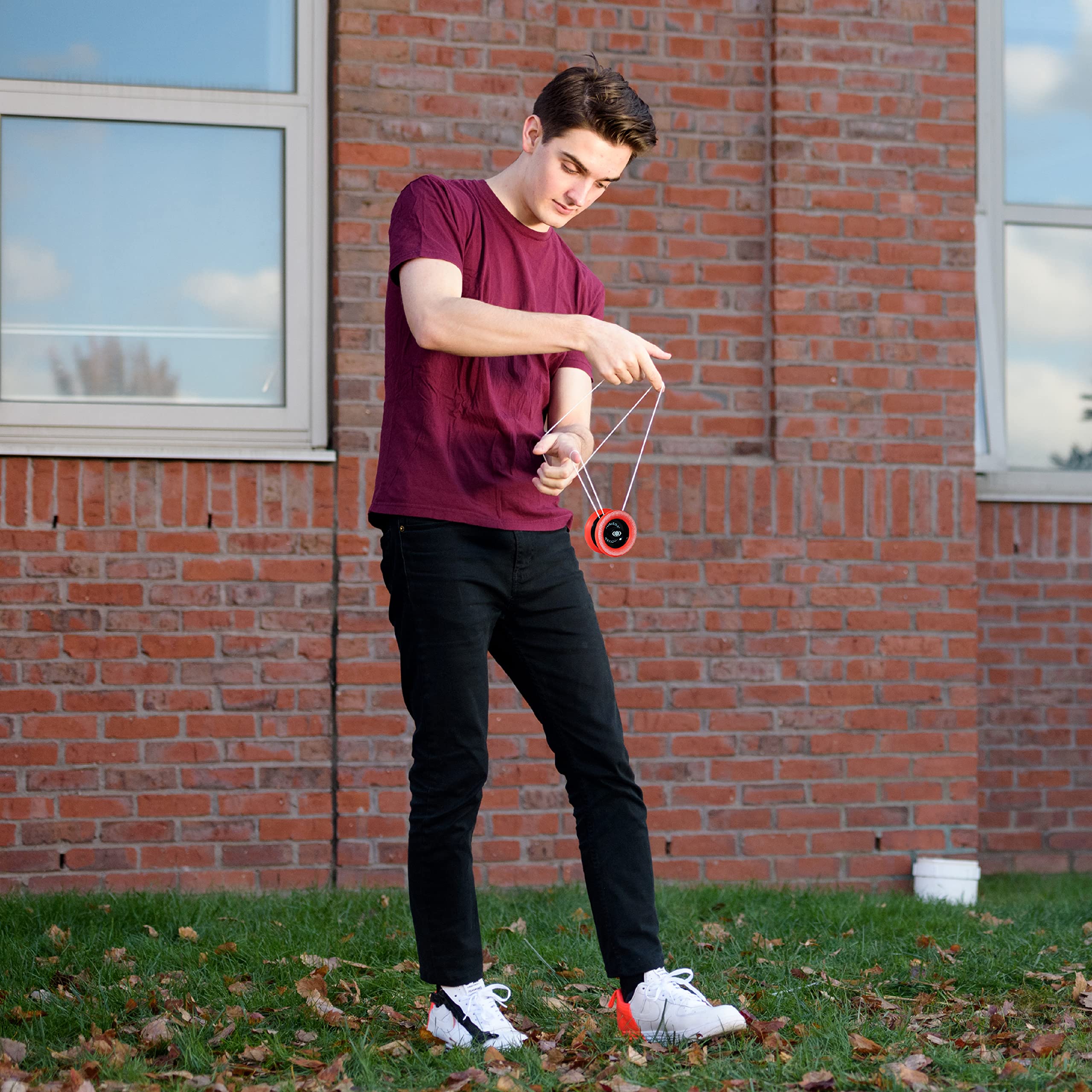 Yomega Xodus II YoYo– zawiera technologię łożyska w rolce, gumowe obręcze i kształt skrzydełka – profesjonalna responsywna YoYos Intermediate Level Play (Black Red)