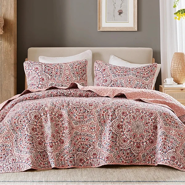 Comfort Spaces Valerie Boho Quilt Set Twin/Twin XL Pink - Soft Reversible Watercolor Medallion Bedding, Lightweight All Season Bedspread for Kids Teens Dorm Guest Room