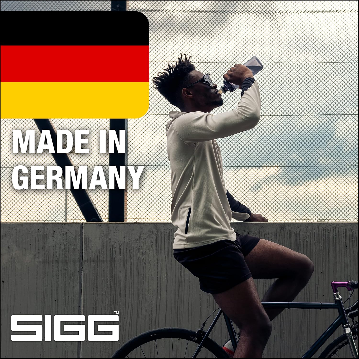 SIGG - Sports Water Bottle - Hero Anthracite - Squeezable - Leakproof - Lightweight - Dishwasher Safe - BPA Free - 20 Oz, Grey