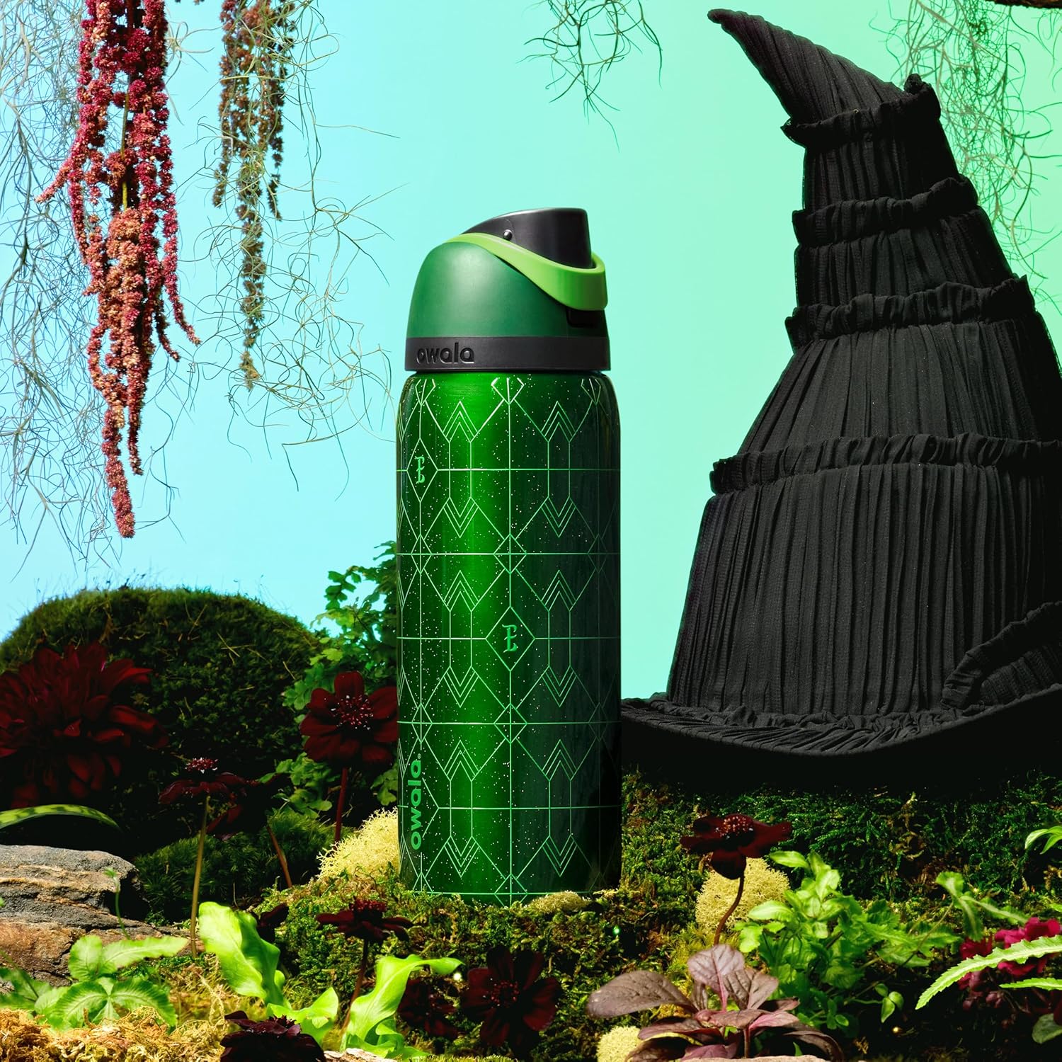 Owala Wicked FreeSip Insulated Stainless Steel Water Bottle with Straw for Sports and Travel, BPA-Free Sports Water Bottle, 32 oz, Elphaba (Green) - Image 7