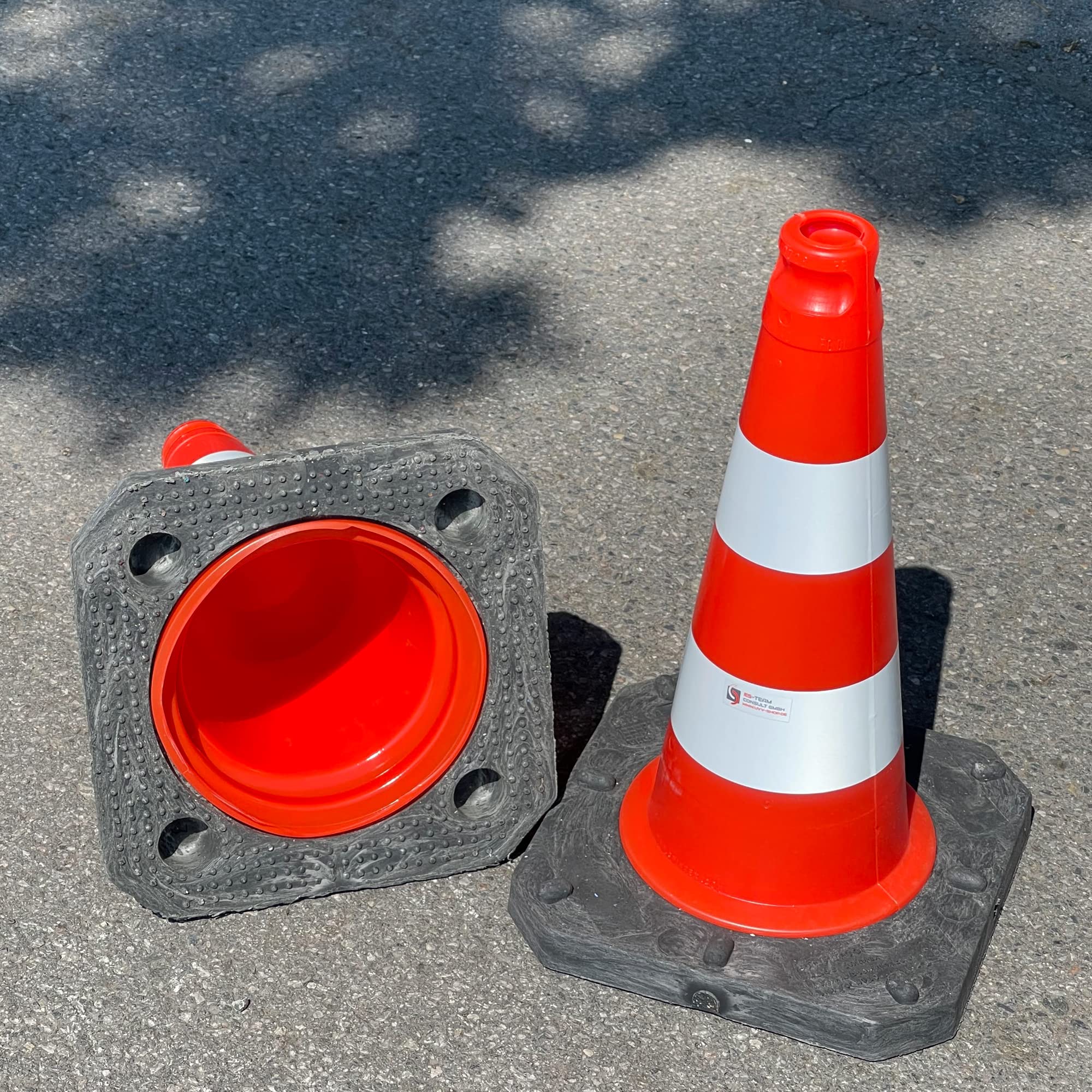 6er-Pack Premium Qualitäts Pylonen 500mm - langlebige 2,5kg schwere Verkehrshütchen standsicher - reflektierende Folienstreifen