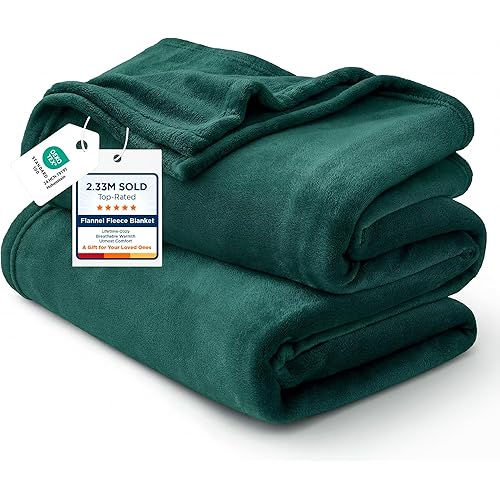 Bedsure GentleSoft Fleece Blankets Queen Size Emerald Green - Bed Blanket Soft Lightweight Plush Fuzzy Cozy Luxury Microfiber, 90x90 inches