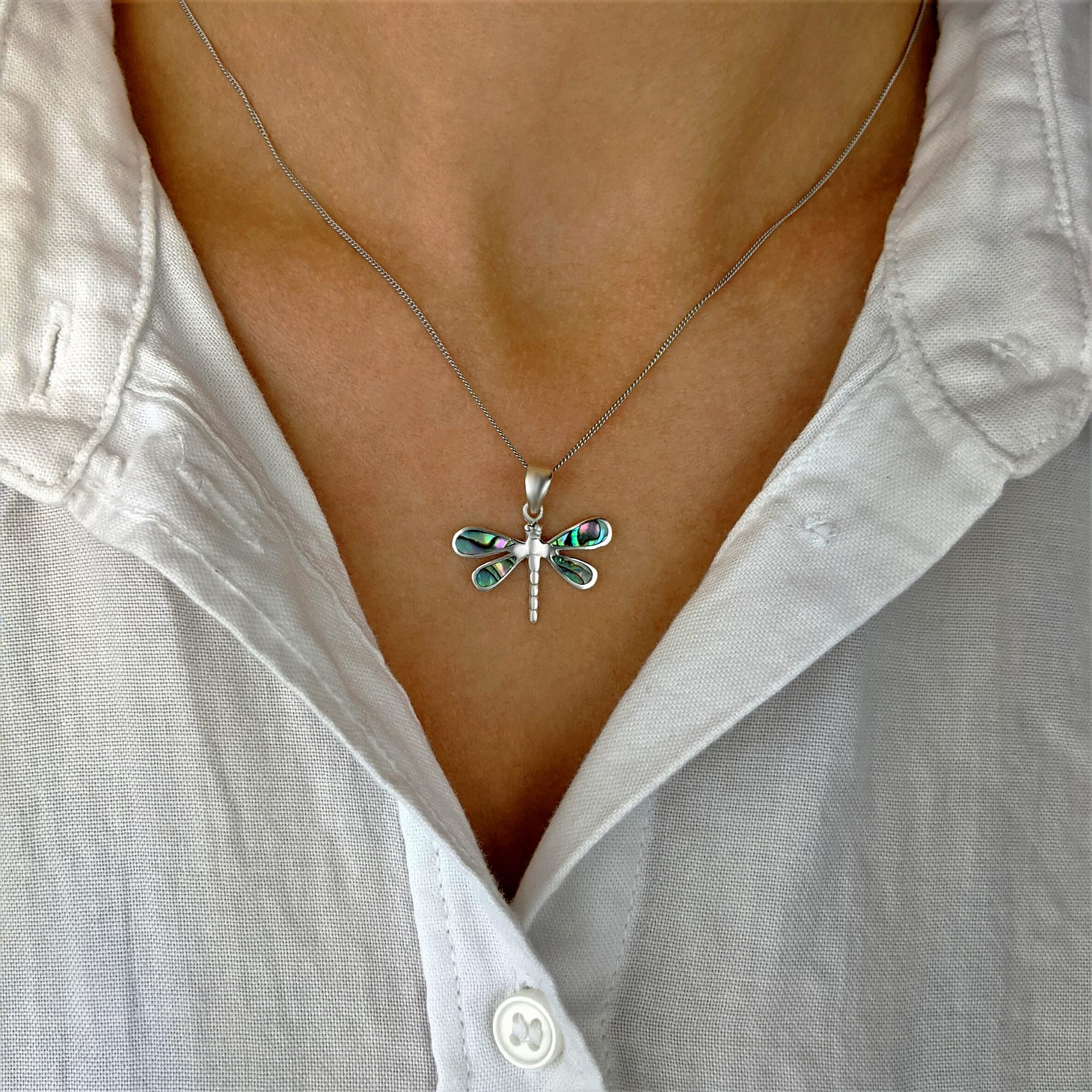 Silverly Großer Libellenanhänger aus 925er Sterlingsilber mit Abalone-Inlay | Farbwechselnde Paua-Muschelkette für Damen | Farbenfroher Insektenschmuck | Boho-Design im Natur-Stil