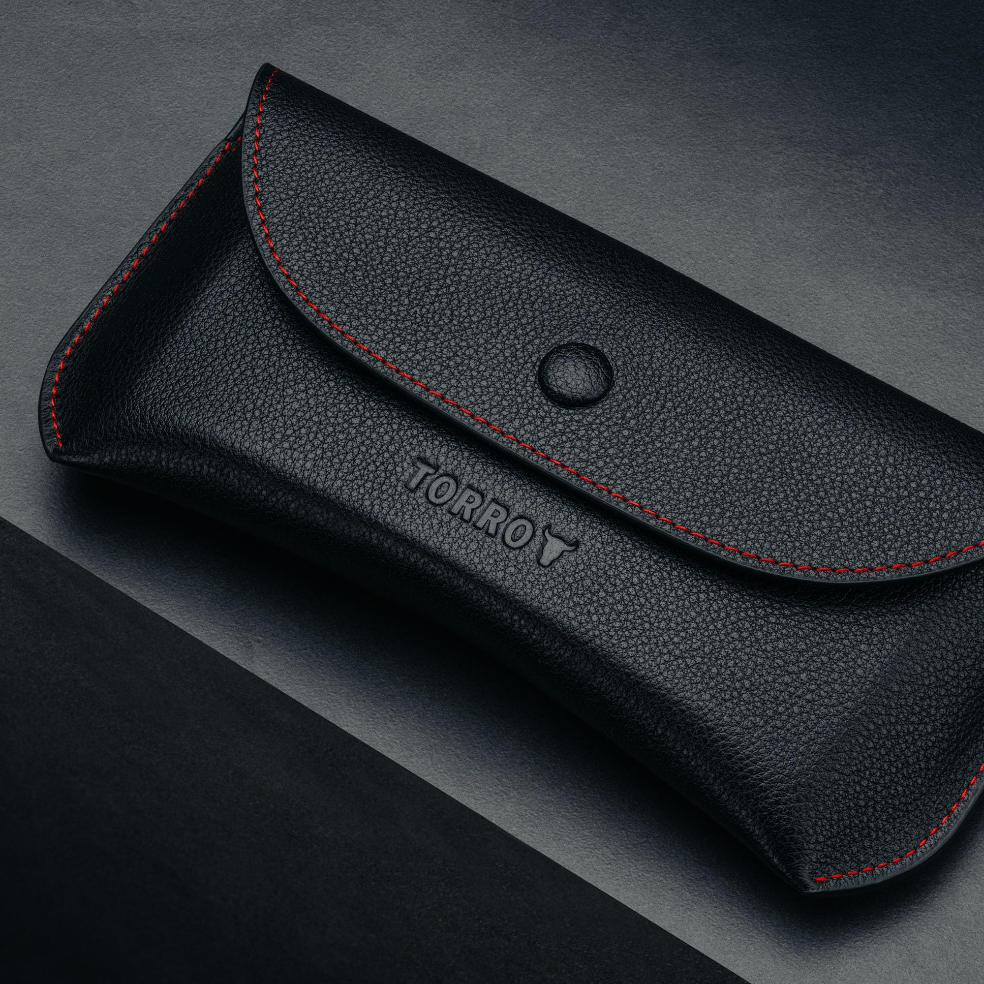 TORRO Estuche para Gafas de Sol y Anteojos en Cuero Genuino[Forro de Microfibra] [Cierre de Botón Pop] [Soporte Puente Nasal] [Ranura]