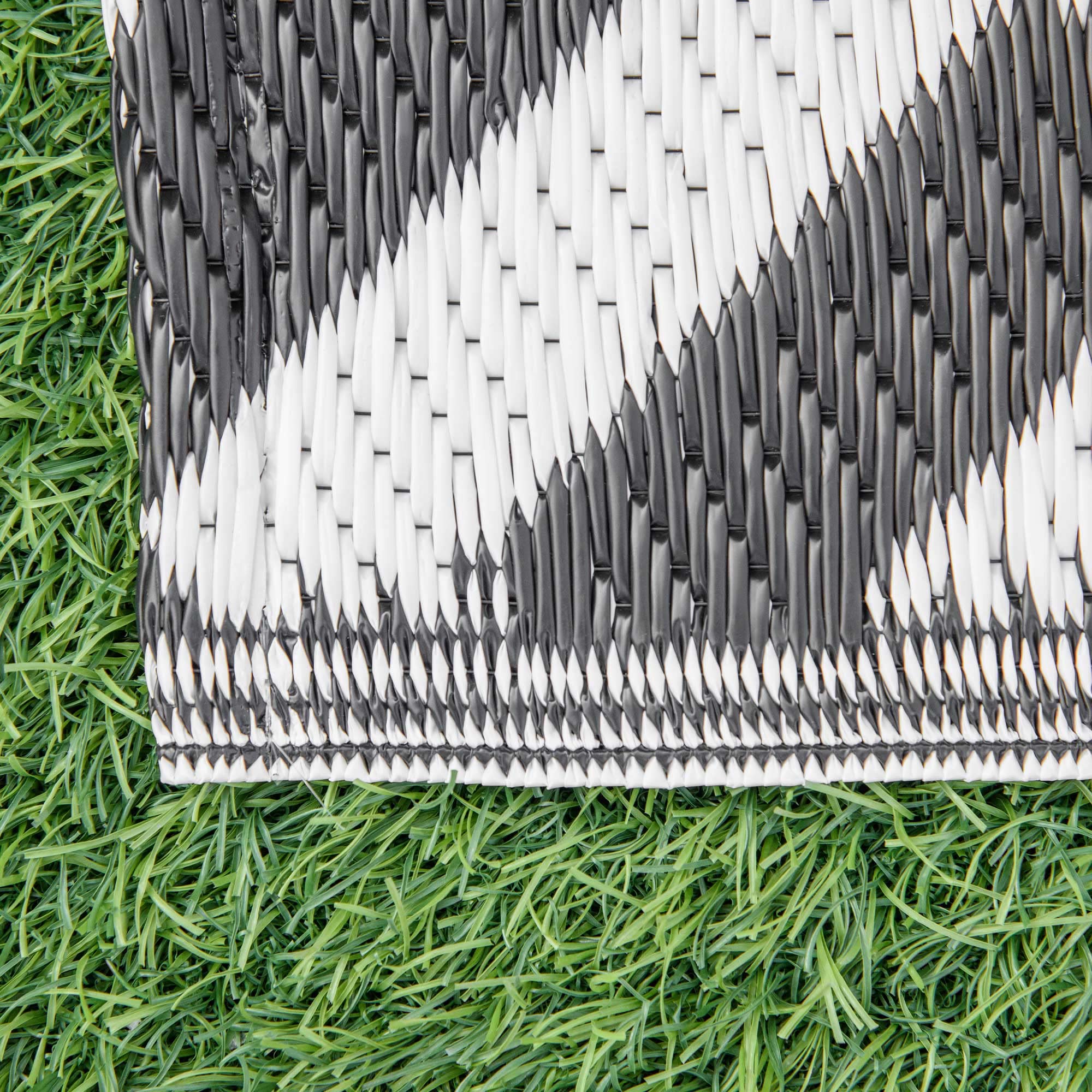 Outsunny Alfombra de Exterior 182x274 cm Alfombra Reversible con Patrón Geométrico Impermeable para Terraza Balcón Patio Camping Playa Blanco y Negro