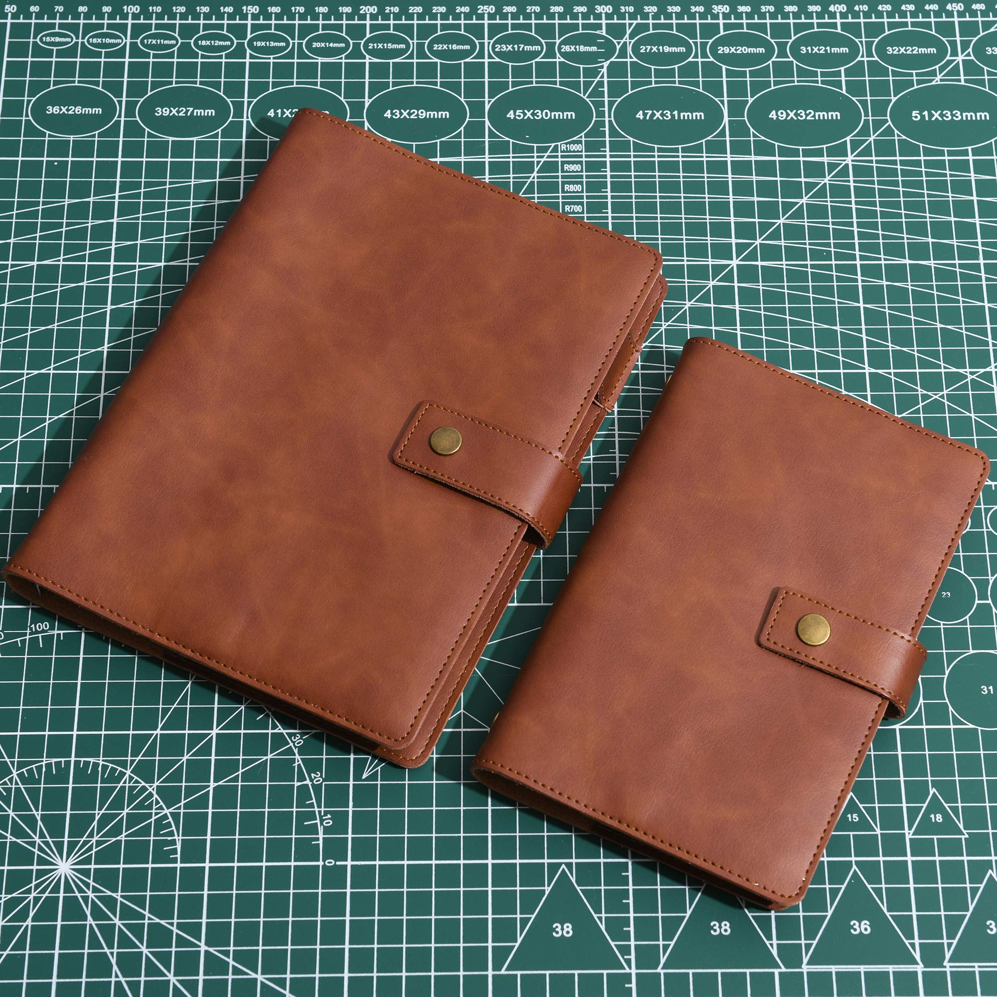Wonderpool Binder skórzany dziennik zestaw wielofunkcyjny do wielokrotnego napełniania notatnik spiralny pamiętnik - kratka w kropki papier i kieszenie wewnętrzne z prawdziwej (Kawowy, A5)
