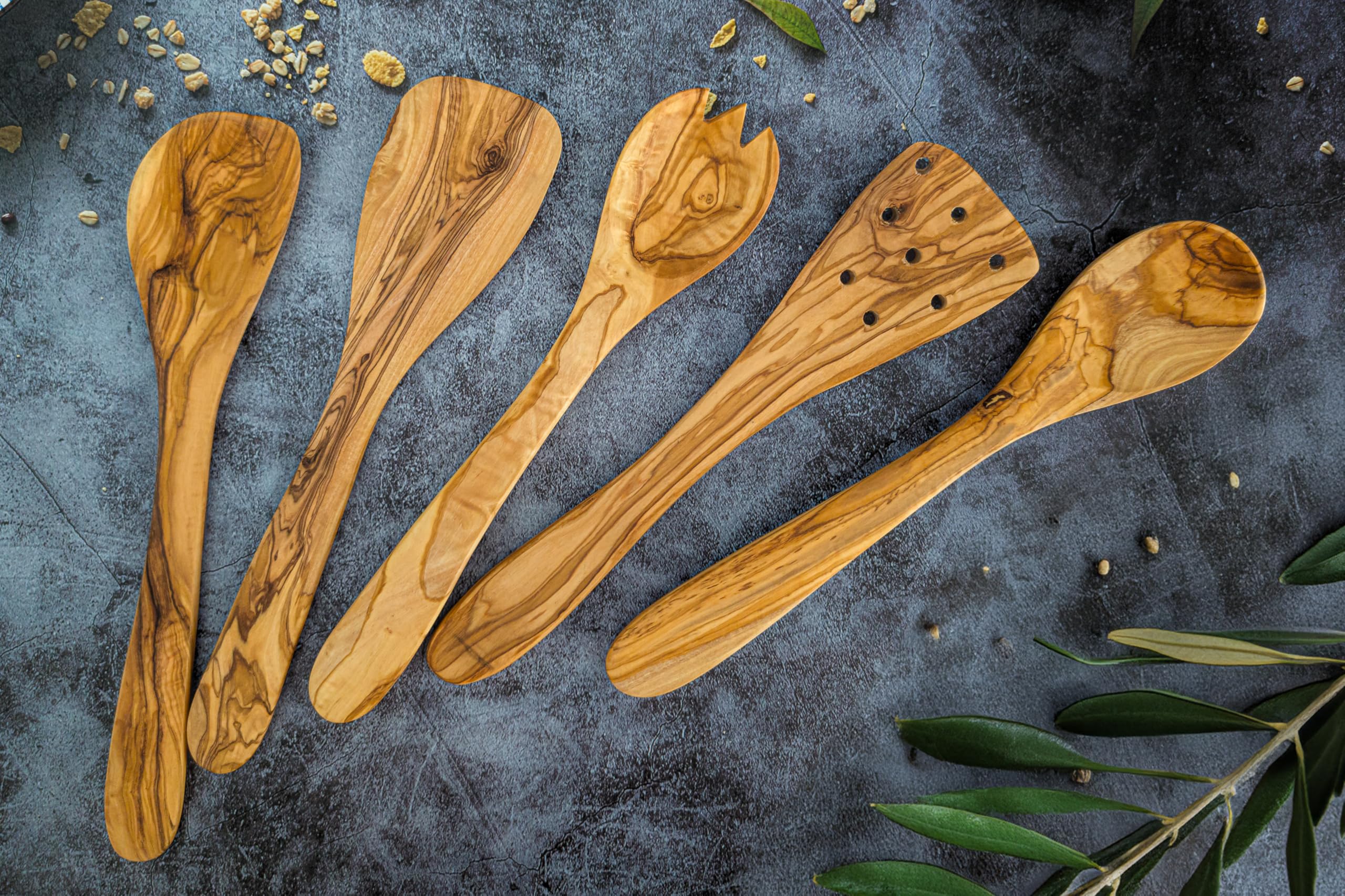EMNA - 5-teiliges Oliven-Holz Küchenutensilien-Set | ca. 30 cm | Exklusive Geschenk-Box | Design Koch-Löffel mit spitzer Ecke | Salatbesteck | Flacher und Geschlitzter Pfannenwender | Weihnachten
