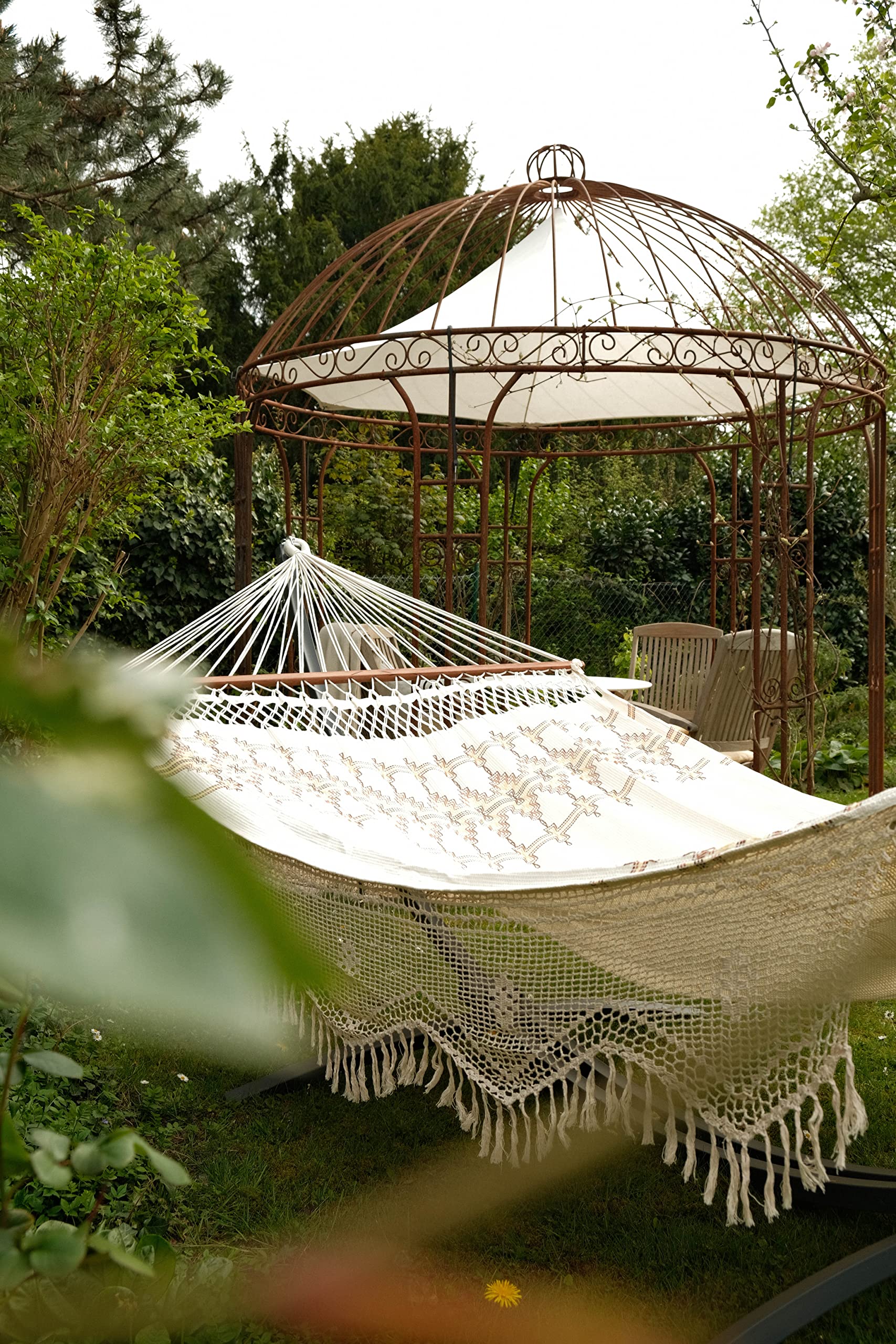 AMAZONAS Palacio Boho XXL Stabhängematte, traditionelle handgemacht brasilianische Hängematte aus 100% Baumwolle, 200 kg Belastbarkeit, 240 x 160 cm Liegefläche, für Balkon Terasse Garten Garten