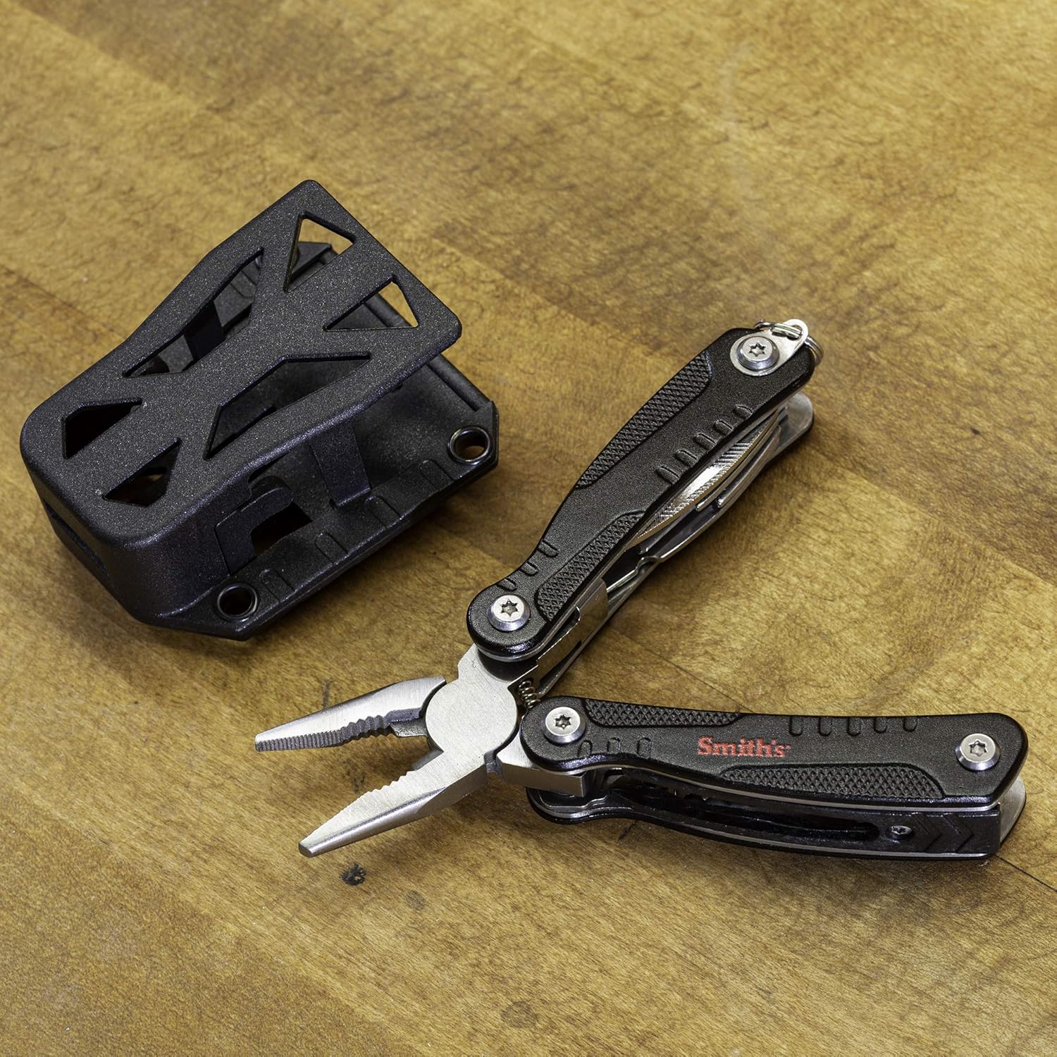 Smith’s 3-Inch 12-in-1 Multitool with Hard Case