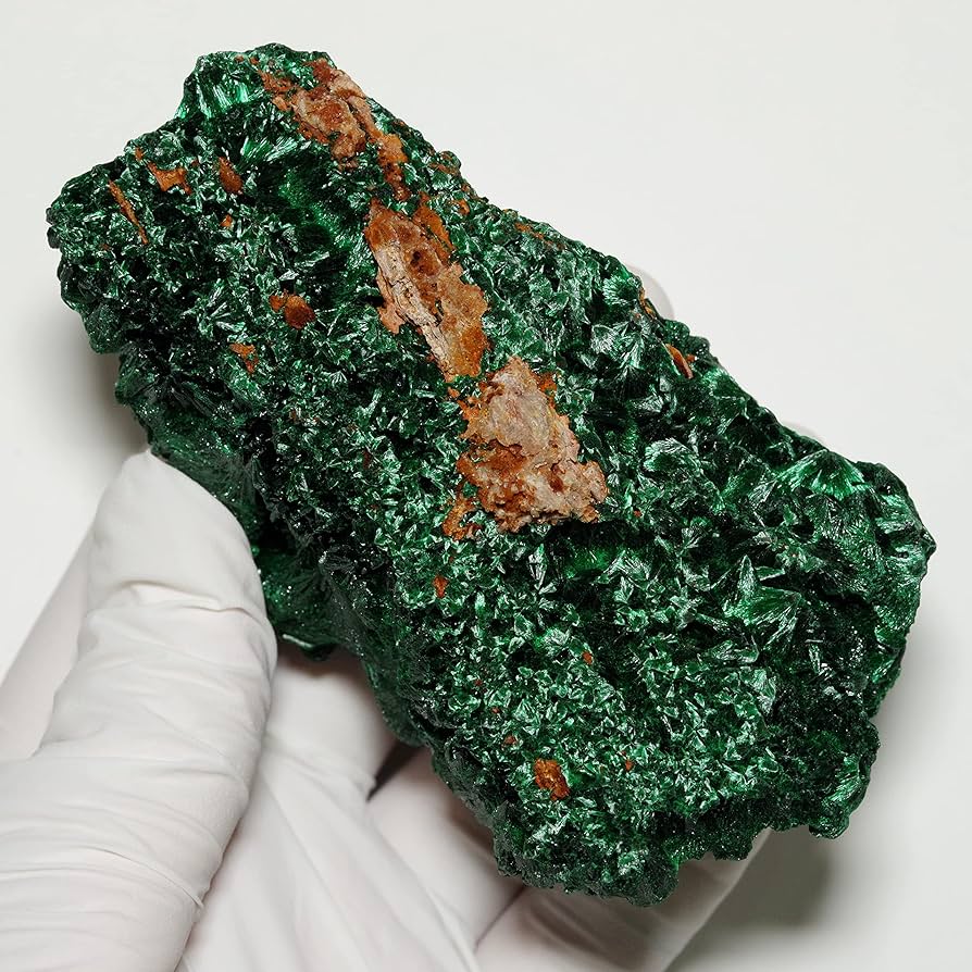 孔雀石 malachite マラカイト 鉱物共生 希少な繊維状の孔雀石 芸術的 マラカイト(孔雀石) / コンゴ産｜天然石 通販 キラリ石の鉱物解説