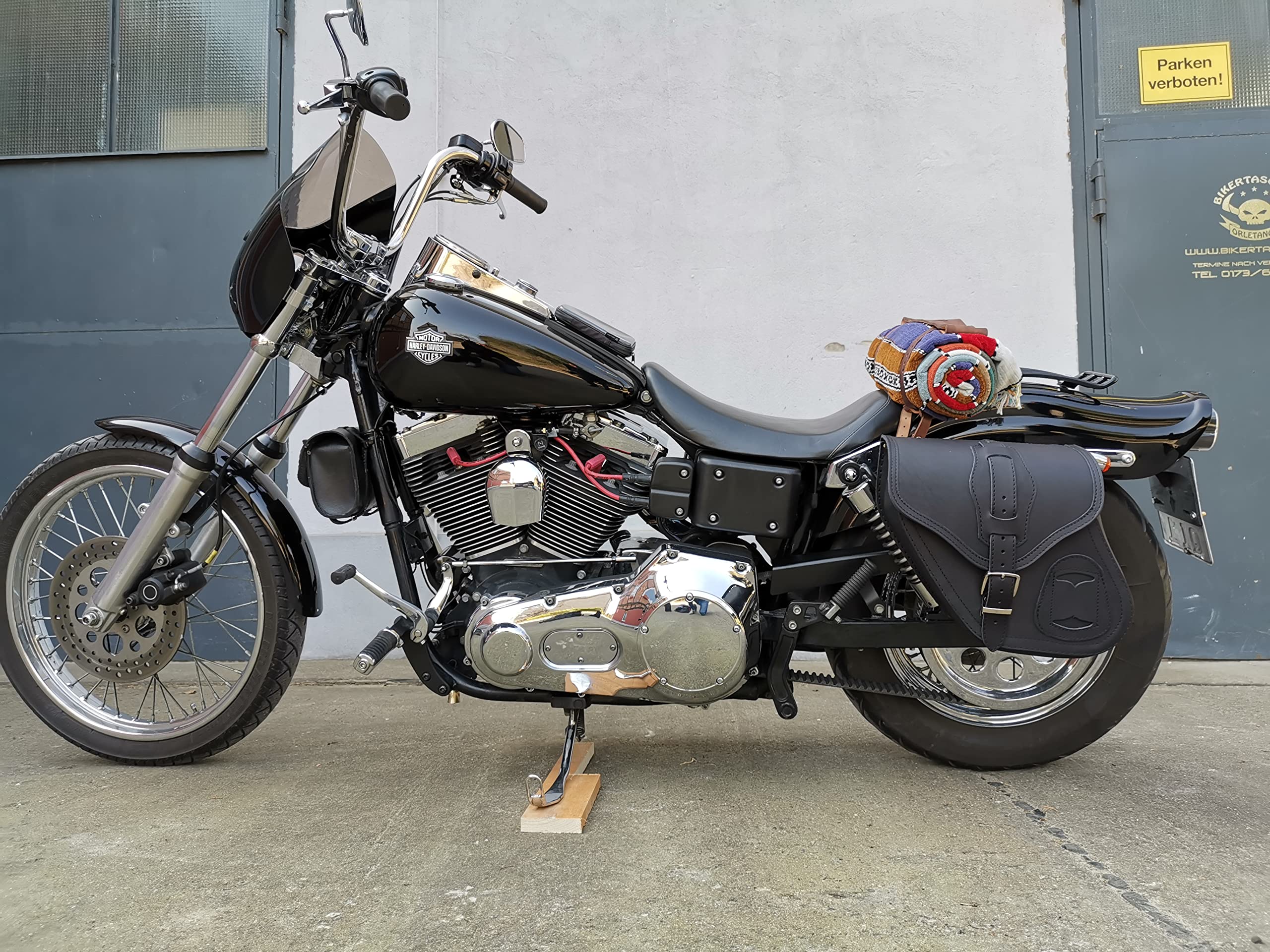 Seitenkoffer Dynamite schwarz Links kompatibel mit Harley Davidson Dyna Super Glide Fat Bob Street Bob Low Rider Sportster Rahmenkoffer Leder Koffer HD