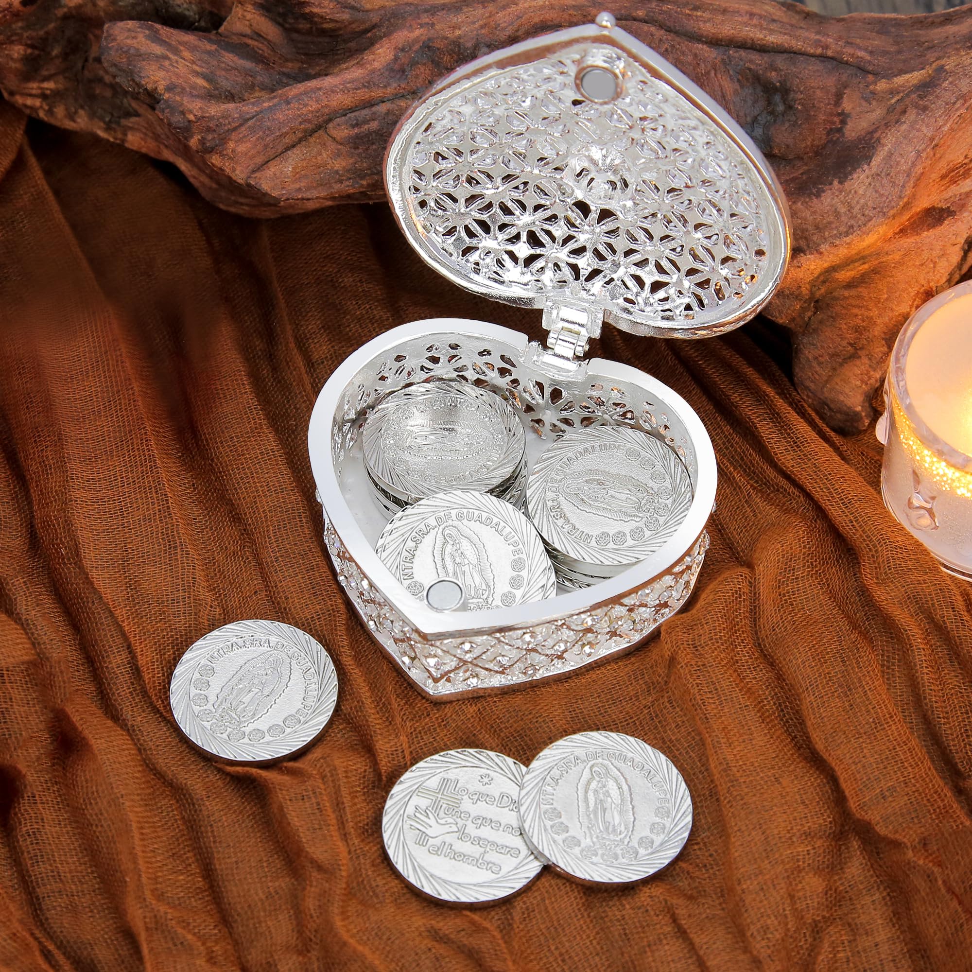 TINGKU Arras mexicanas de oro para boda católica, Arras de Boda Cristiana, Nuestra Señora de Guadalupe Monedas Decoración de Boda (Silver, Caja de corazón estilo D)