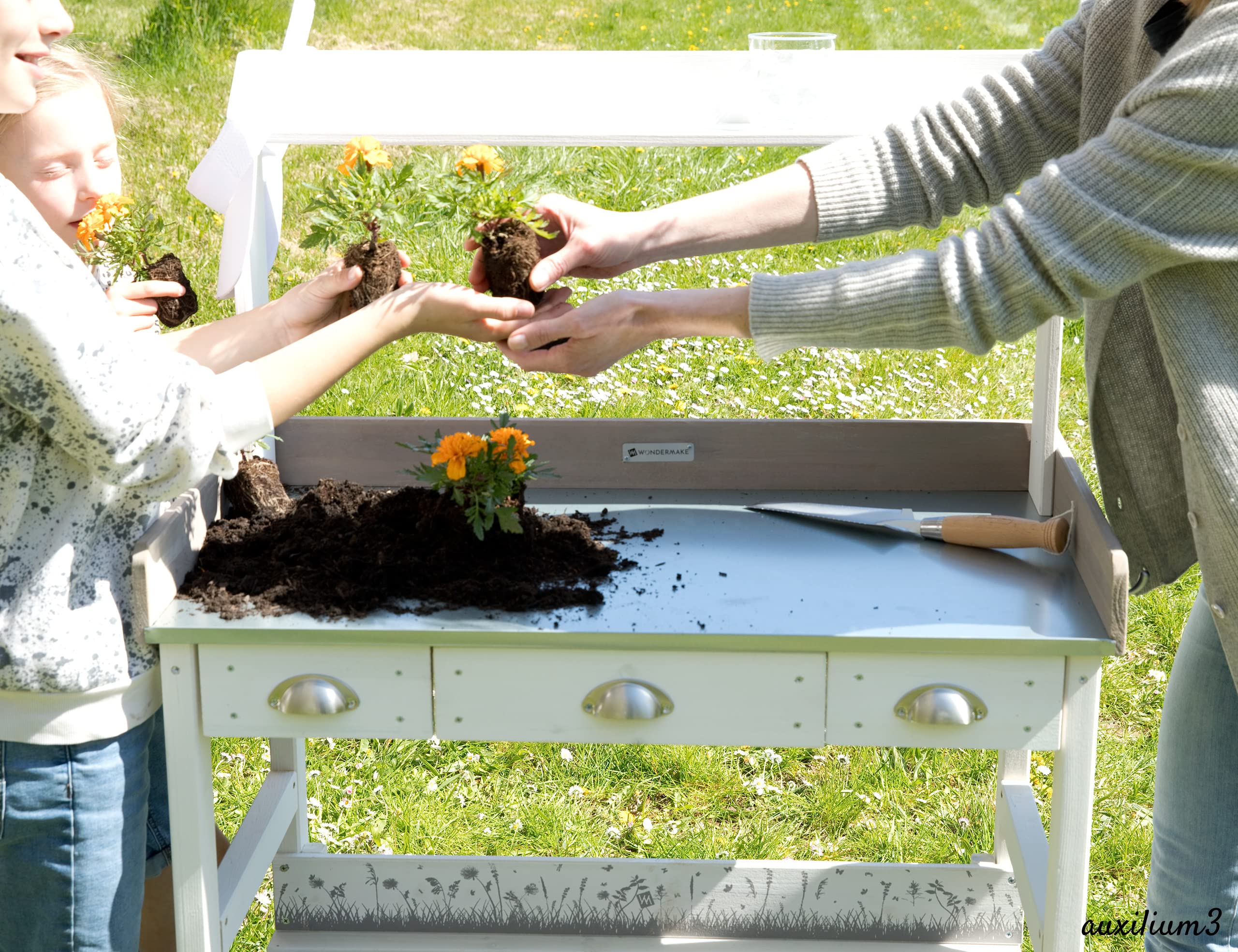 Mesa Grande para Plantas de Cultivo Blanca con 3 cajones de Madera Resistente a la Intemperie, Mesa de Trabajo para jardín XL para Exteriores, balcón, Mesa de Jardinero, Blanco grisáceo