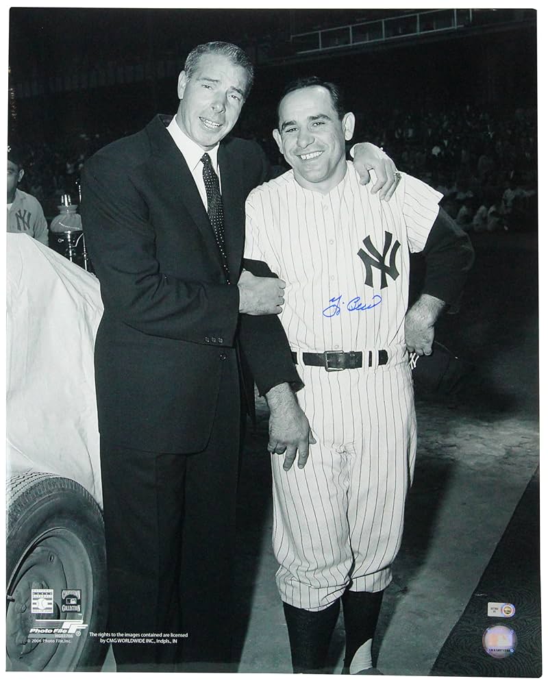 Amazon | MLBニューヨークヤンキースYogi Berra署名Standing