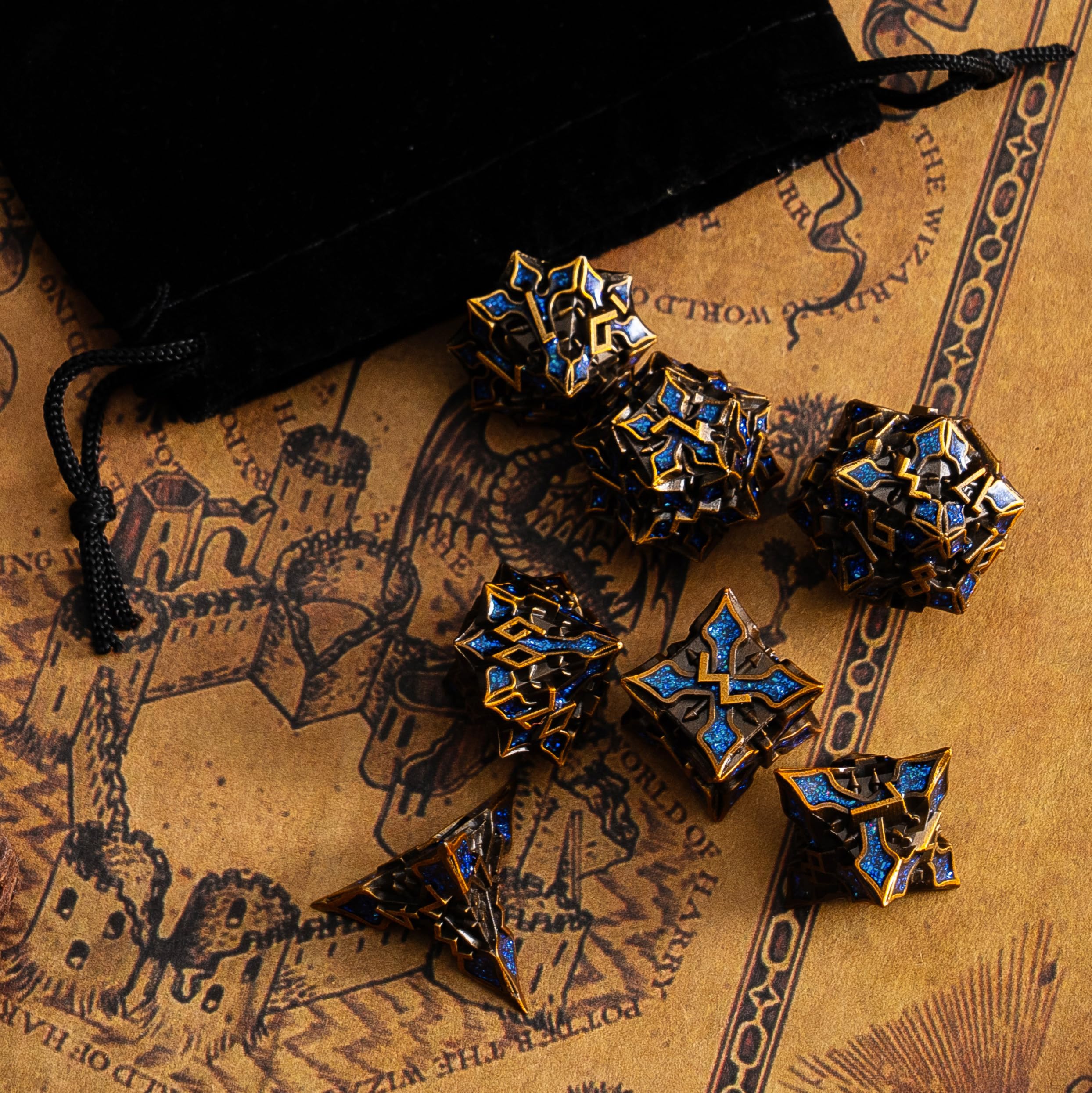 Dadi in metallo per DND, serie Spire Sanctum, set di dadi poliedrici per D&D, giochi di ruolo e altro ancora, rotoli bilanciati, bellissimo set da 7 pezzi per dungeons and dragon (oro antico blu