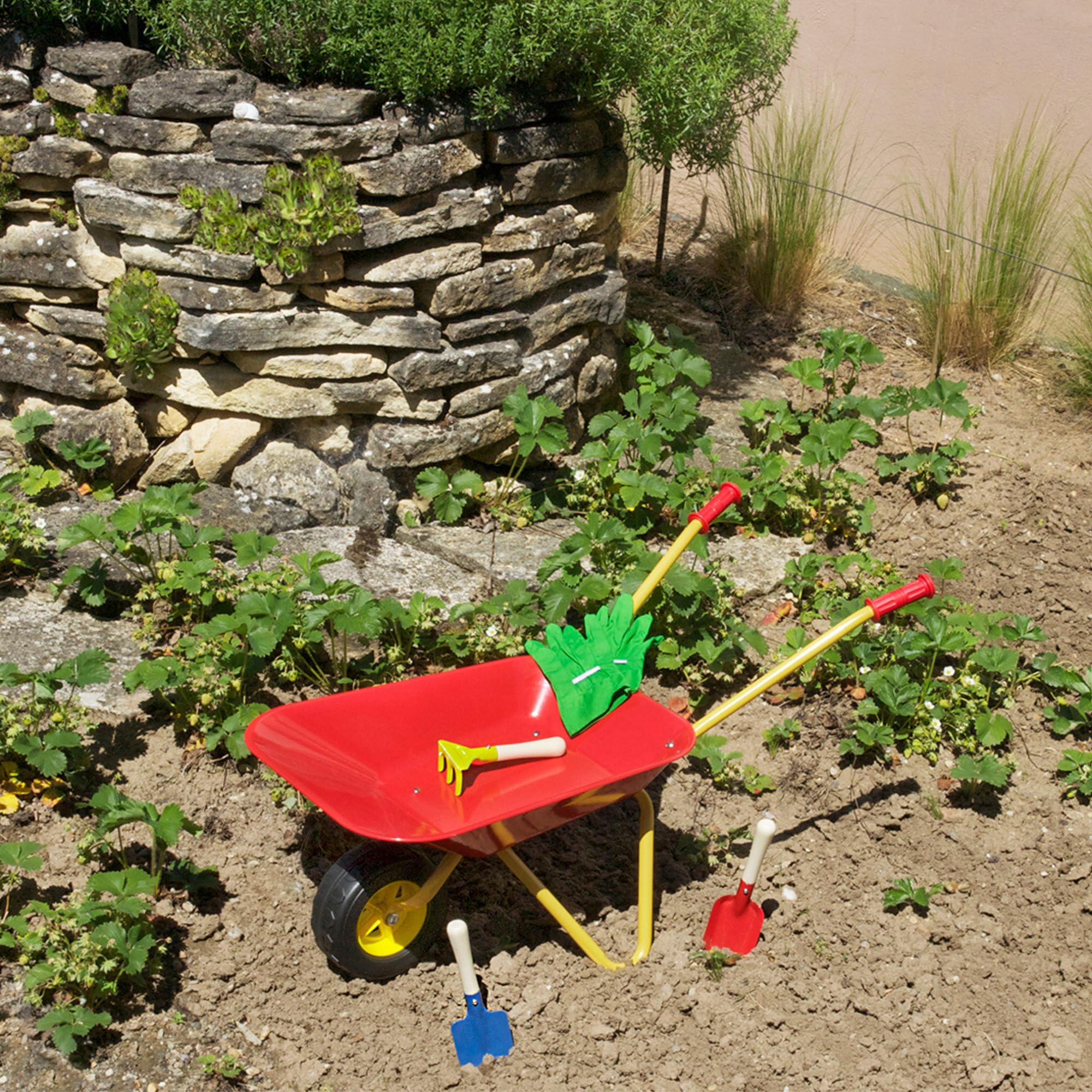 Theo Klein 7669 Carriola per bambini con accessori I In metallo, portata fino a 10 chili I Include robusti attrezzi da gioco di giardino I Giocattoli per bambini dai 3 anni in su