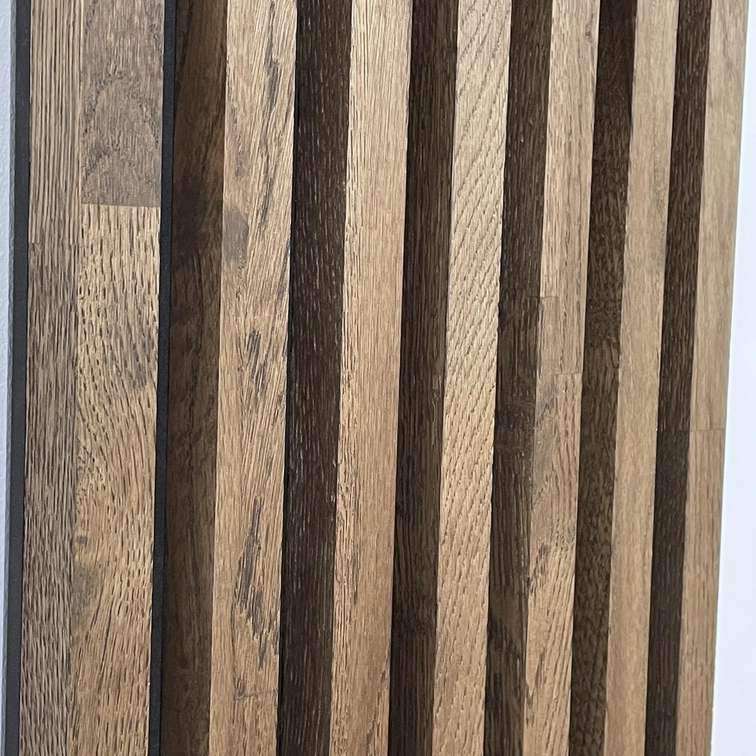 Wandklok, groot, modern eikenhout, ophangpaneel, lamellen, 155 x 30 cm, zonder tikkende geluiden, modern, hout, eiken, natuur, zwart, MDF, houtlook, woonkamer (bruin