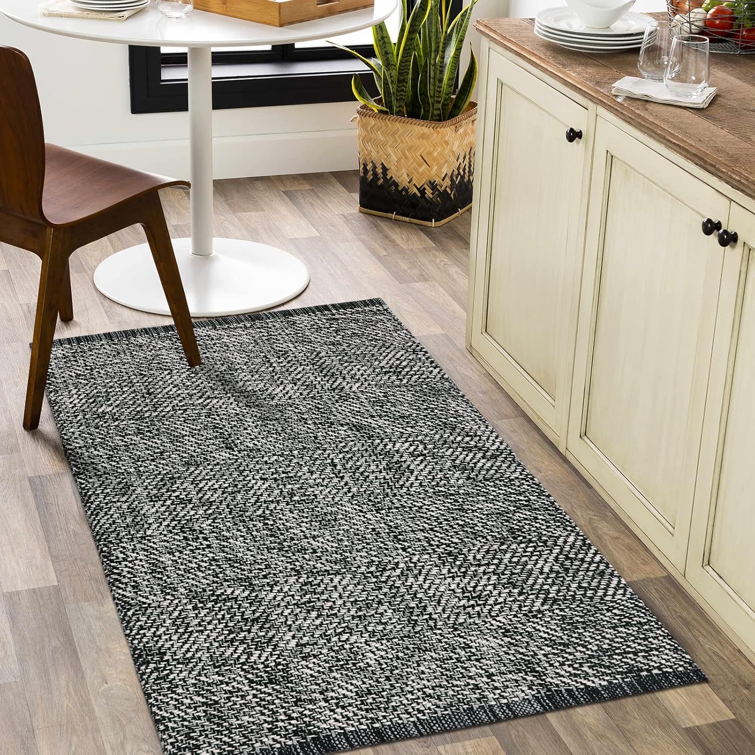 LEEVAN Washable Kitchen Rugs 3x5, Black/Cream Bedroom Rug