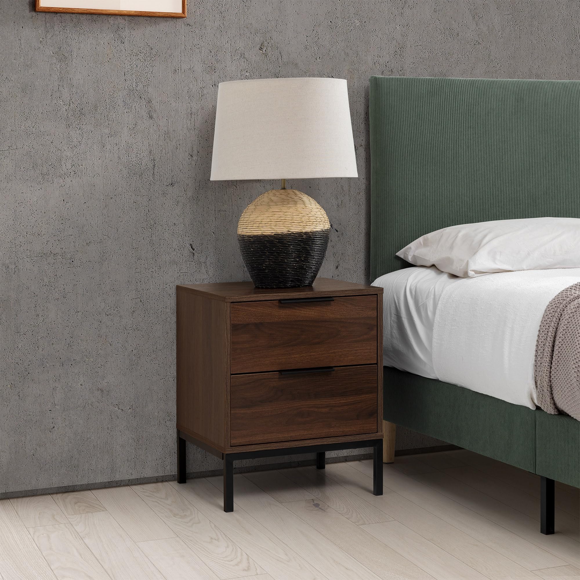 HOMN LIVING Mesita de Noche Auri 2 cajones Color Nogal, 50 cm (Ancho) 40 cm (Profundo) 55 cm (Altura)