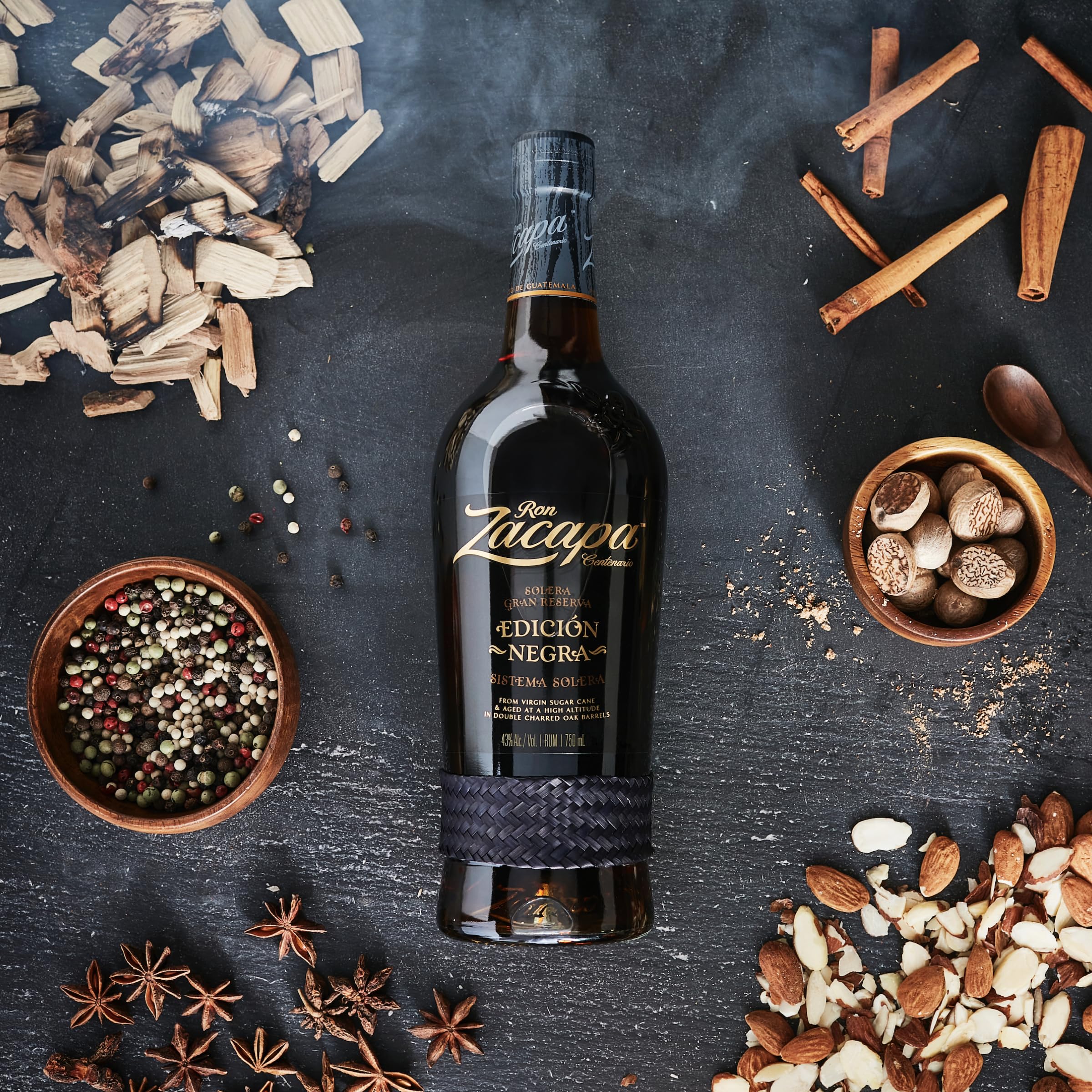 Zacapa Ron Edición Negra, Premium-Rum, Rum, Geschenkidee zu Ostern, intensive Aromen von Schokolade und getrockneten Früchten, 43% Vol., 700 ml Einzelflasche
