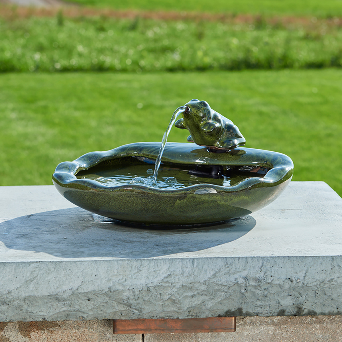 Water Fountain Green Frog  Ceramic powered by Solar Energy                                                                       