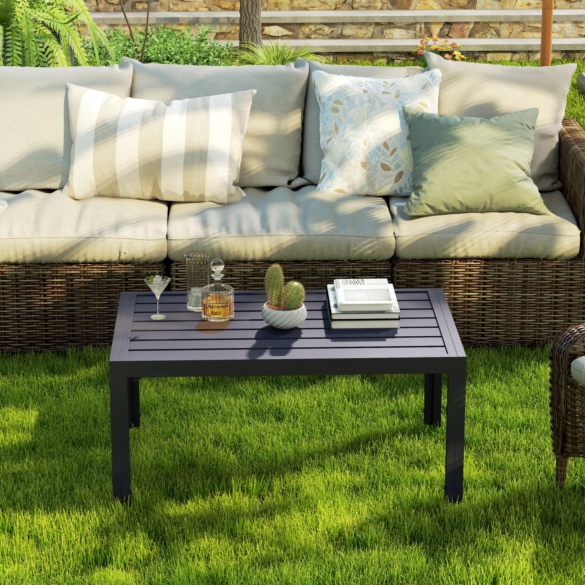 Outsunny Table Basse de Jardin Table d'appoint de Patio rectangulaire avec Cadre en Acier et Plateau à Lattes, pour extérieur, terrasse, Balcon, 101,5 x 61 x 46 cm, Gris