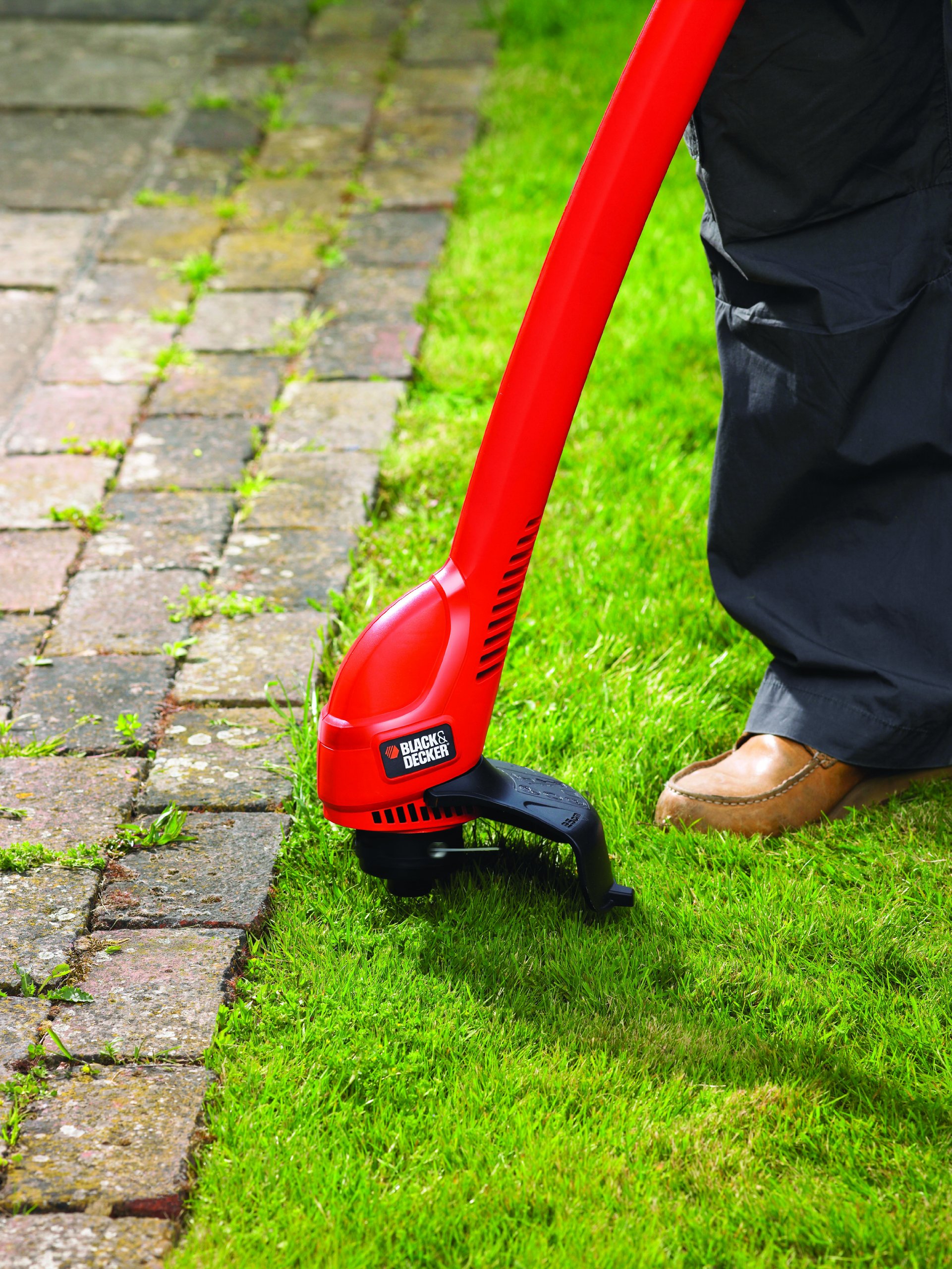 BLACK+DECKER Coupe-Bordures Filaire 350W, Coupe-Bordures Electrique 25 cm avec 2 Poignées, Déroulement du Fil par Frappe au Sol, Transmission Directe, Livré avec 2 Bobines de Fil, GL360SB-QS Orange