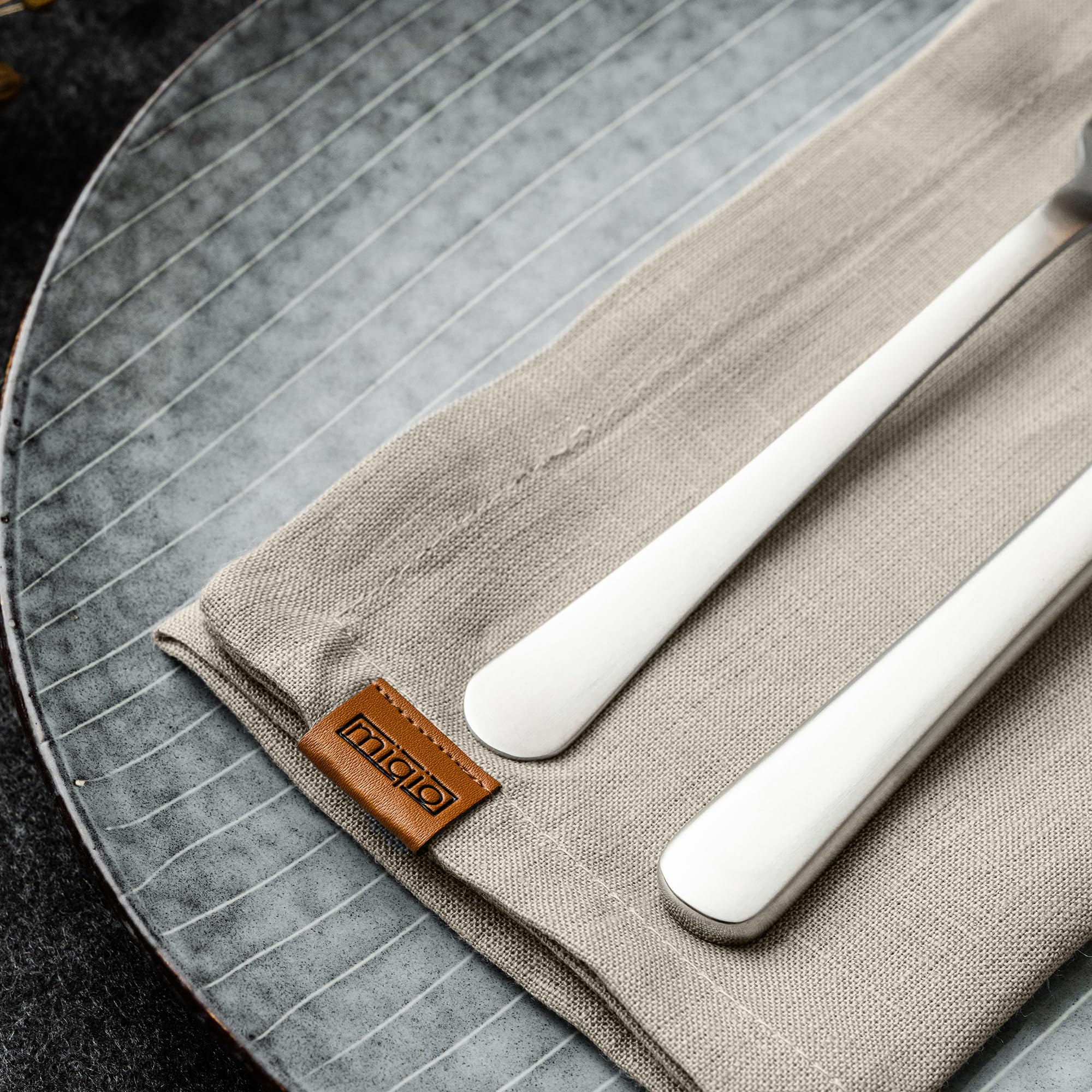 MIQIO® Design Stoffen servetten van 100% Frans linnen, set van 6 servetten, stof, wasbaar op 60 graden, 45 x 45 cm, linnen servetten, merklabel van echt leer (ivoorkleurig