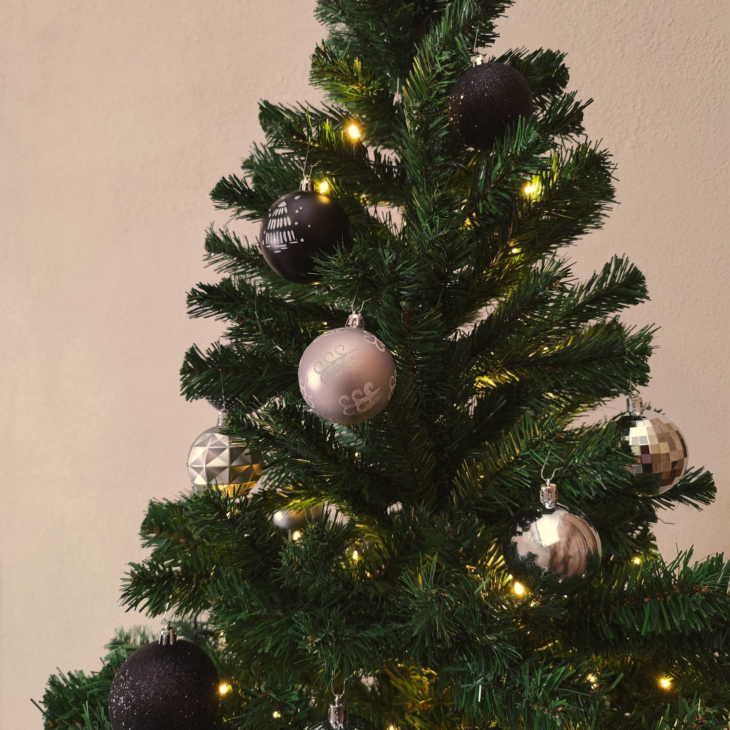 Kunststoff Weihnachtskugel Set 60 STK Ø 6cm und Ø 7cm Silber schwarz Deko Kugeln Christbaumschmuck
