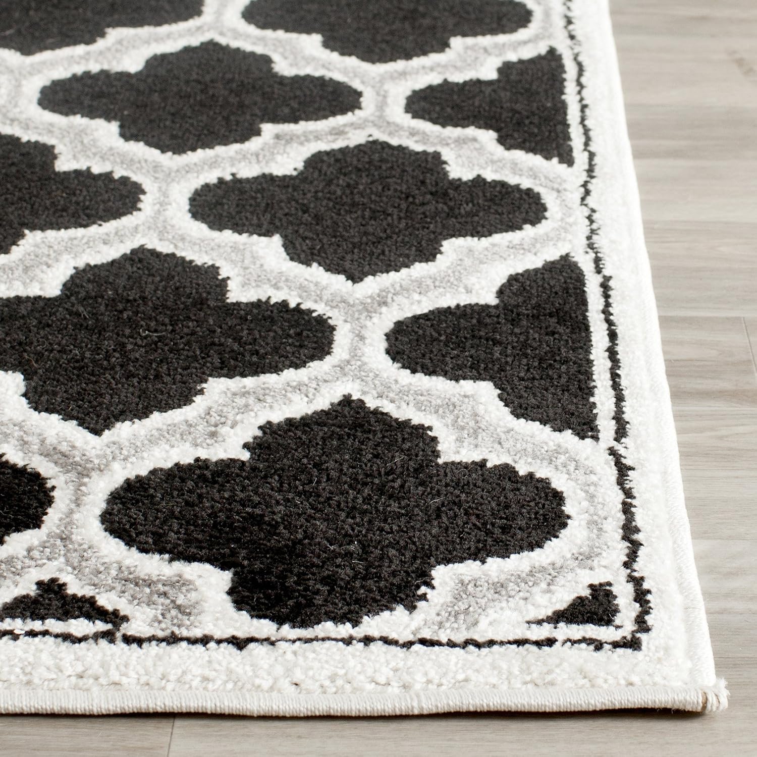 Safavieh Trellis Indoor/Outdoor Woven Rectangle Area Rug, Amherst Collection, AMT412, in Anthracite / Ivory - Image 3