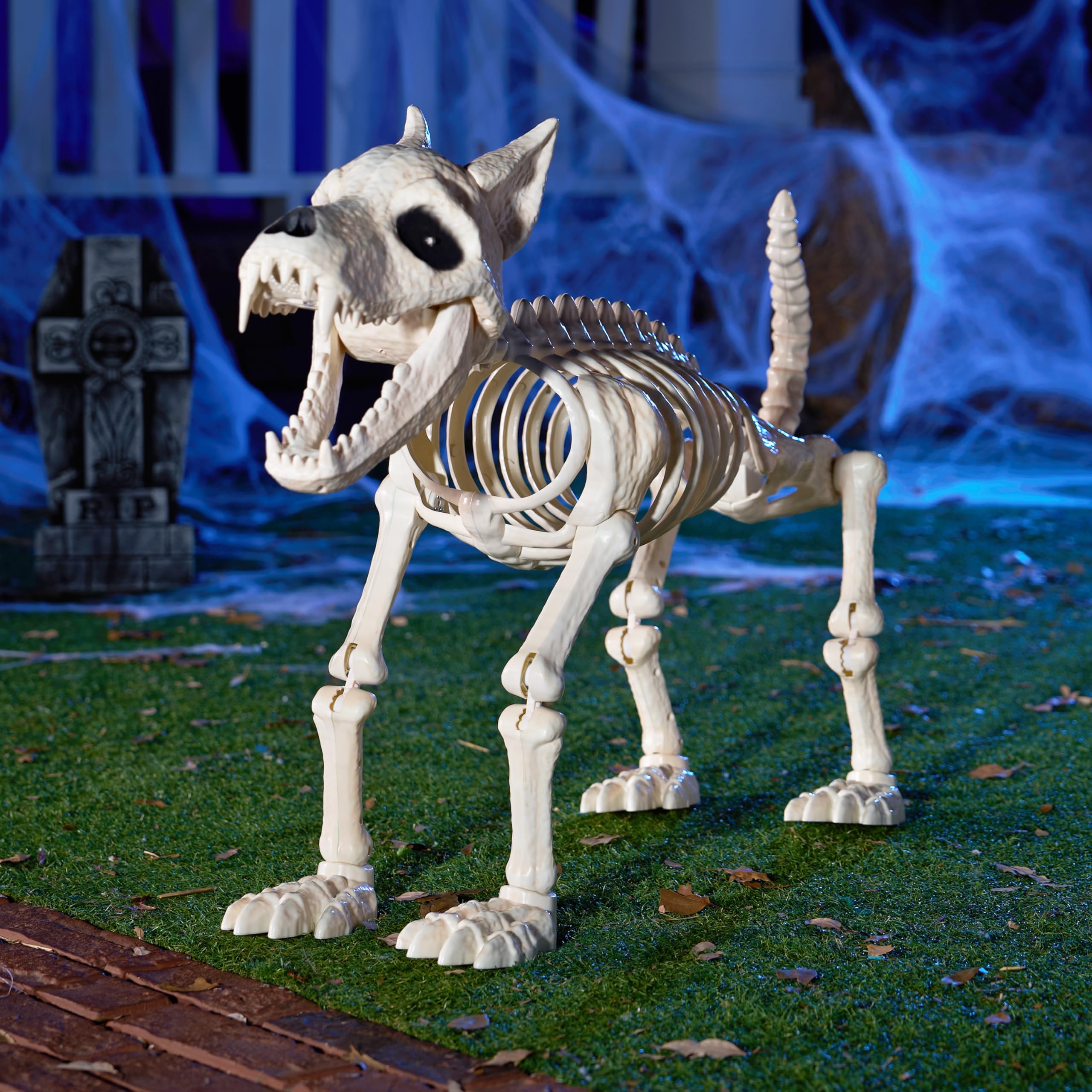 JOYIN Heulender Wolfsskelett Halloween-Dekoration 86 cm Skeletthund mit roten LED-Augen, automatischem Kinnöffnen und -schließen, beweglichen Gelenken Tierskelett für Garten