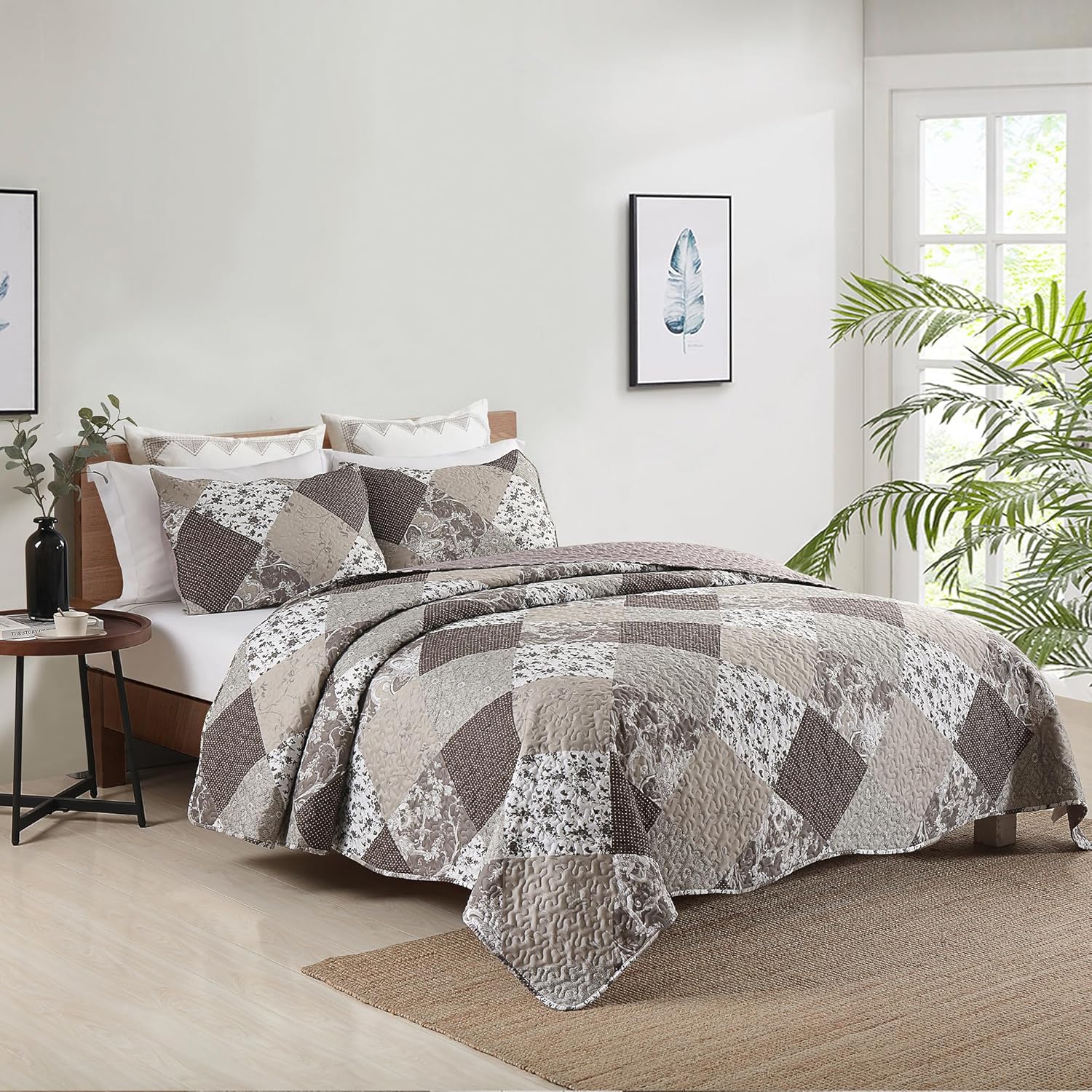 Boryard 3-Piece Queen Quilt Set with Ruffle Edge, Lightweight Soft Queen Size Patchwork Quilt Bedspread Coverlet (90x90 inches) Bedding Set with 2 Pillow Shams (20x26 inches), Brown Plaid