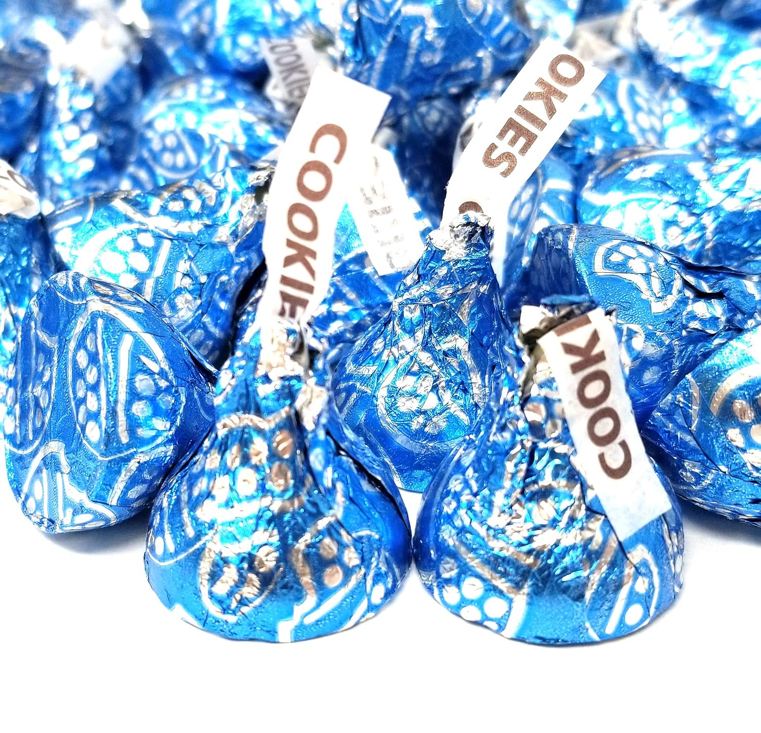 CrazyOutlet HERSHEY'S KISSES Cookies 'N' Creme, Light Blue Foil Candy Bulk, 2 Lbs
