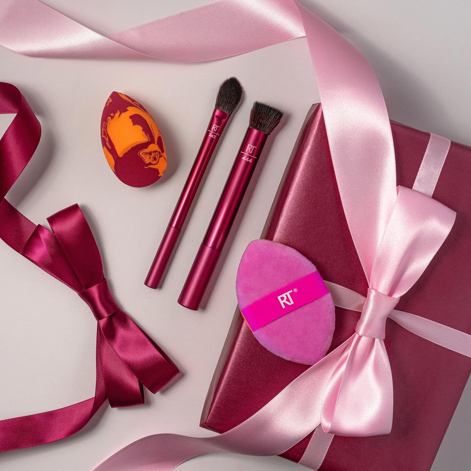 Real Techniques Merry Must-Haves Holiday Gift Set, 4 Piece Brush & Sponge Set for Foundation, Cheeks & Powder, Stocking Stuffer, Gift for Her, Cruelty-Free & Vegan - Image 5