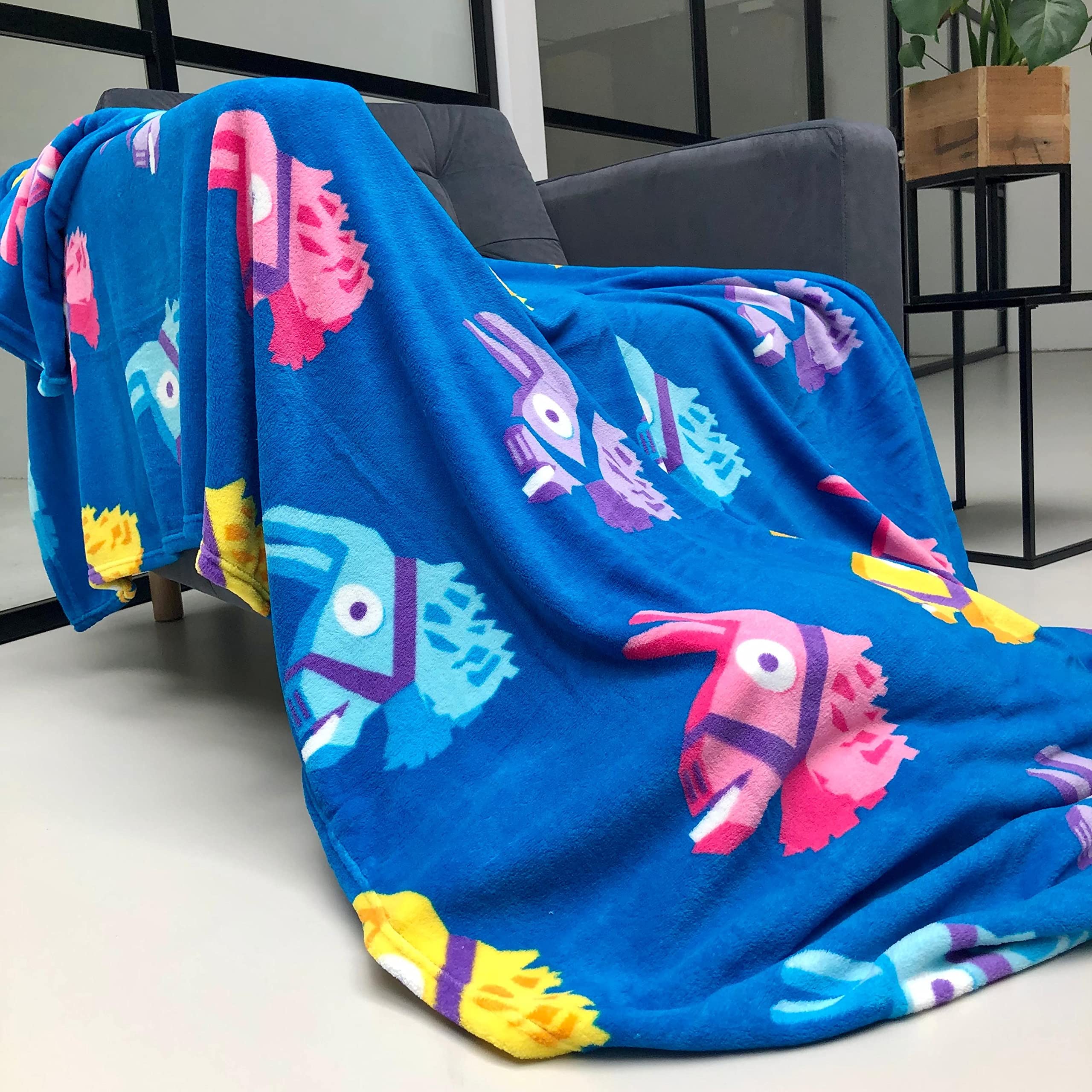 Character World Fortnite Lama Kuscheldecke 160 x 200 cm Coral Fleece Decke Fortnite Figuren Lama Fanartikel für Kinder und Jugendliche Tagesdecke Überwurf