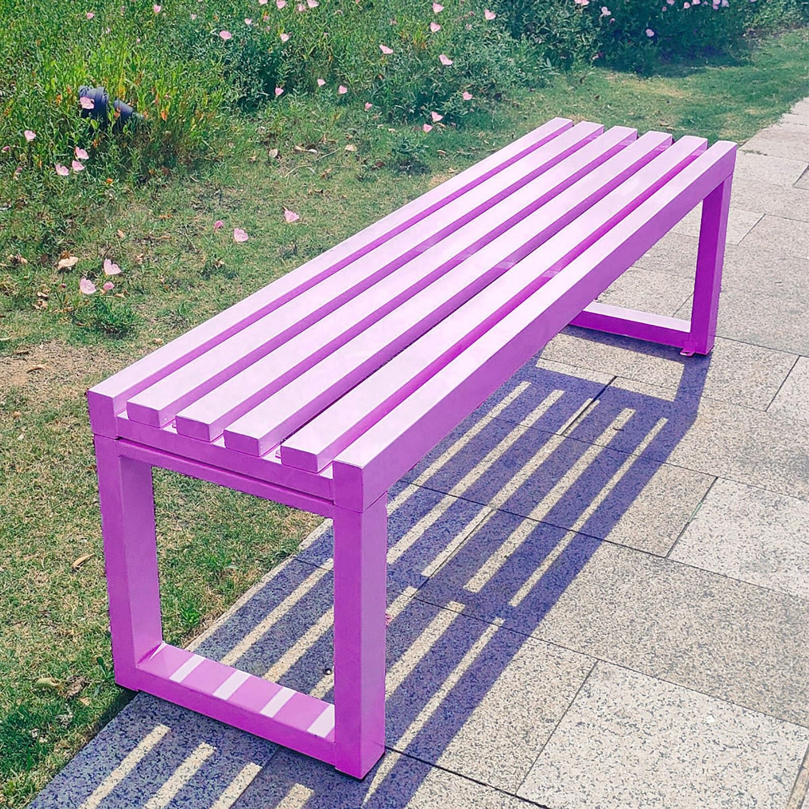 Banco de jardín metálico resistente a la intemperie con asiento de listones